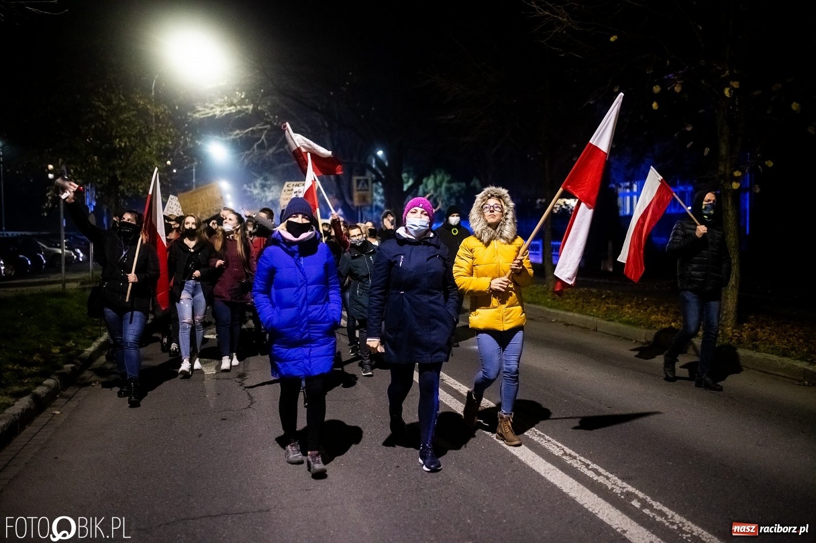 Zdjęcie w galerii na portalu naszraciborz.pl: Kolejny spacer - protest przeszedł ulicami Raciborza [FOTO i WIDEO] wiadomości z regionu