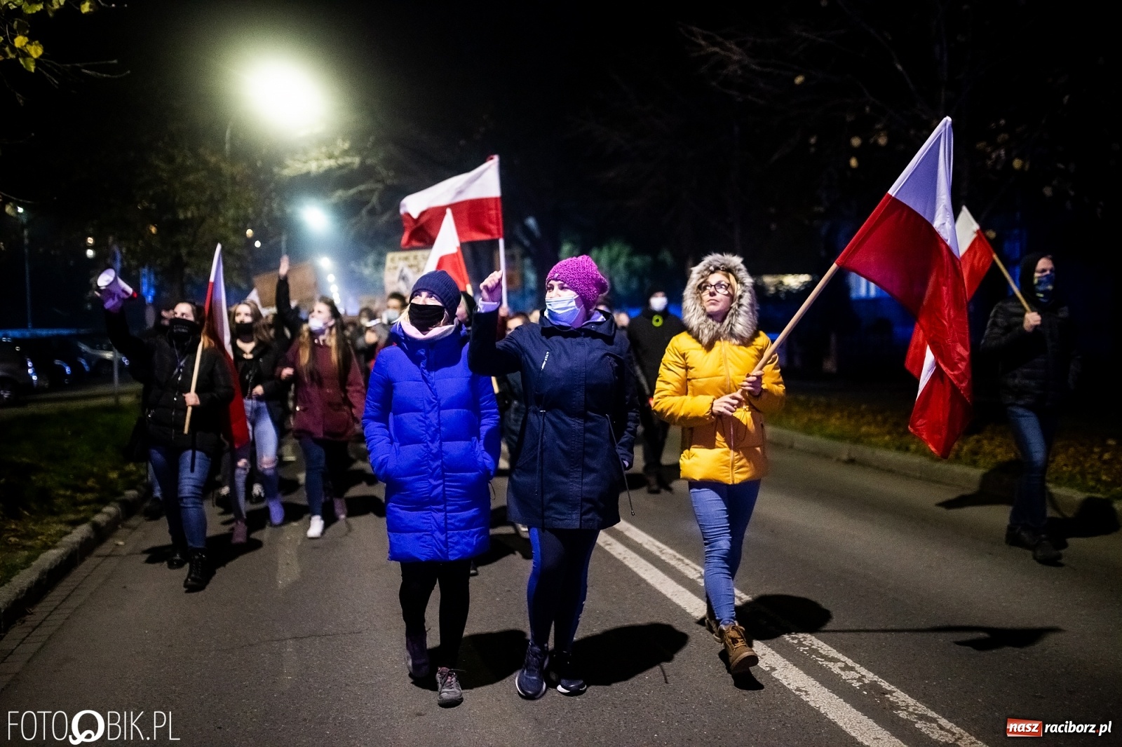 Zdjęcie w galerii na portalu naszraciborz.pl: Kolejny spacer - protest przeszedł ulicami Raciborza [FOTO i WIDEO] wiadomości z regionu
