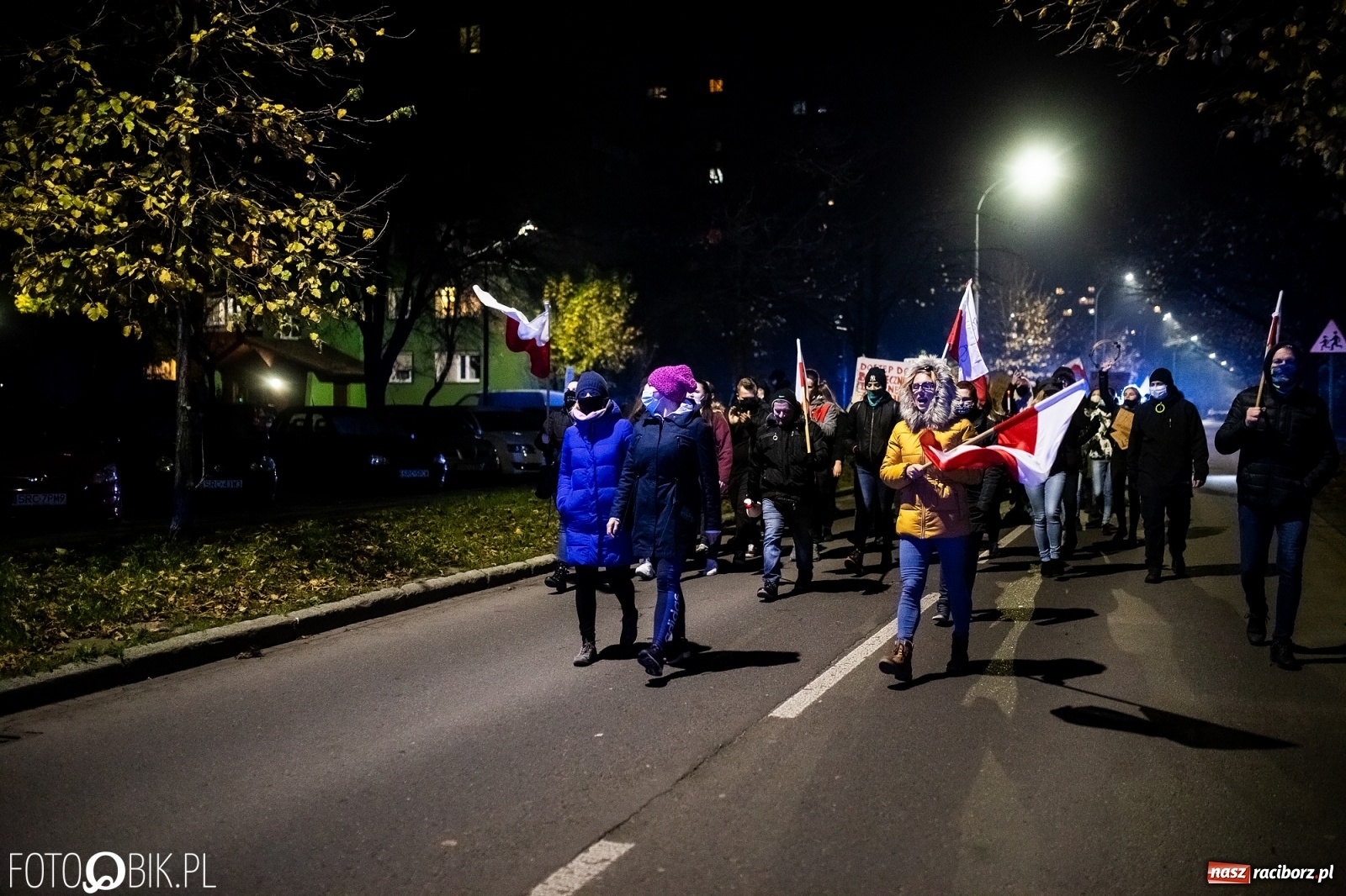 Zdjęcie w galerii na portalu naszraciborz.pl: Kolejny spacer - protest przeszedł ulicami Raciborza [FOTO i WIDEO] wiadomości z regionu