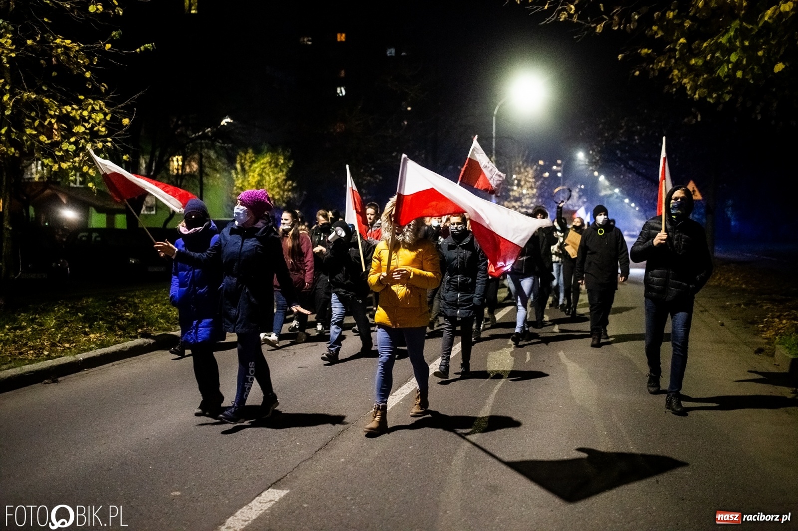 Zdjęcie w galerii na portalu naszraciborz.pl: Kolejny spacer - protest przeszedł ulicami Raciborza [FOTO i WIDEO] wiadomości z regionu