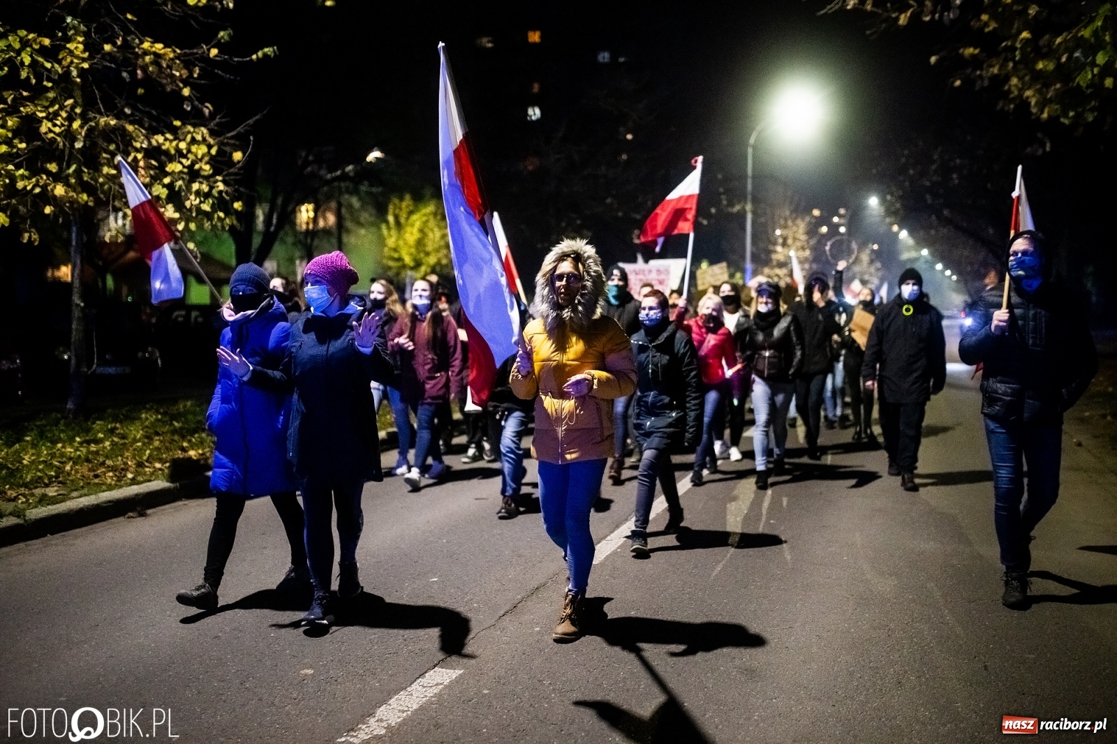 Zdjęcie w galerii na portalu naszraciborz.pl: Kolejny spacer - protest przeszedł ulicami Raciborza [FOTO i WIDEO] wiadomości z regionu