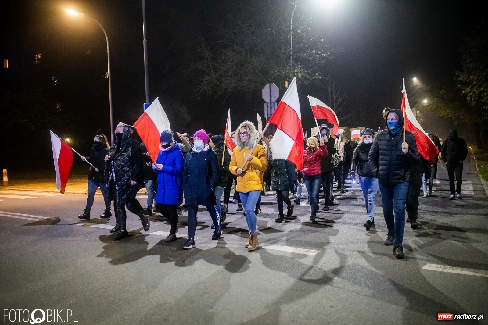 Zdjęcie w galerii na portalu naszraciborz.pl: Kolejny spacer - protest przeszedł ulicami Raciborza [FOTO i WIDEO] wiadomości z regionu