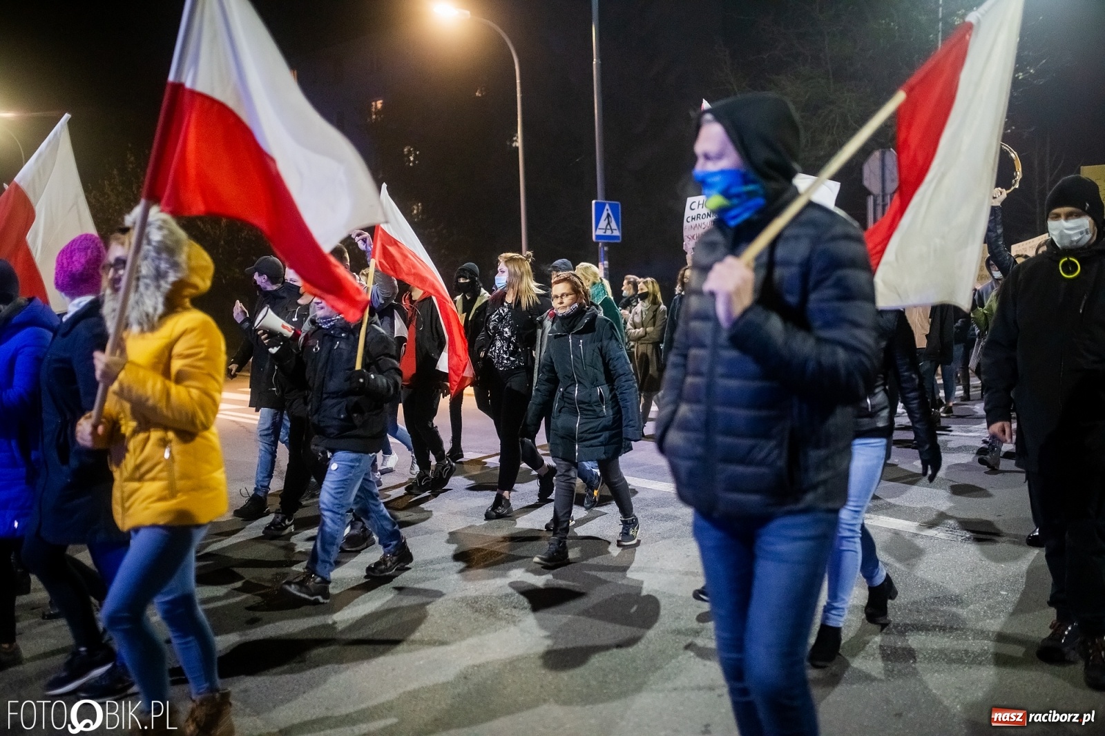 Zdjęcie w galerii na portalu naszraciborz.pl: Kolejny spacer - protest przeszedł ulicami Raciborza [FOTO i WIDEO] wiadomości z regionu