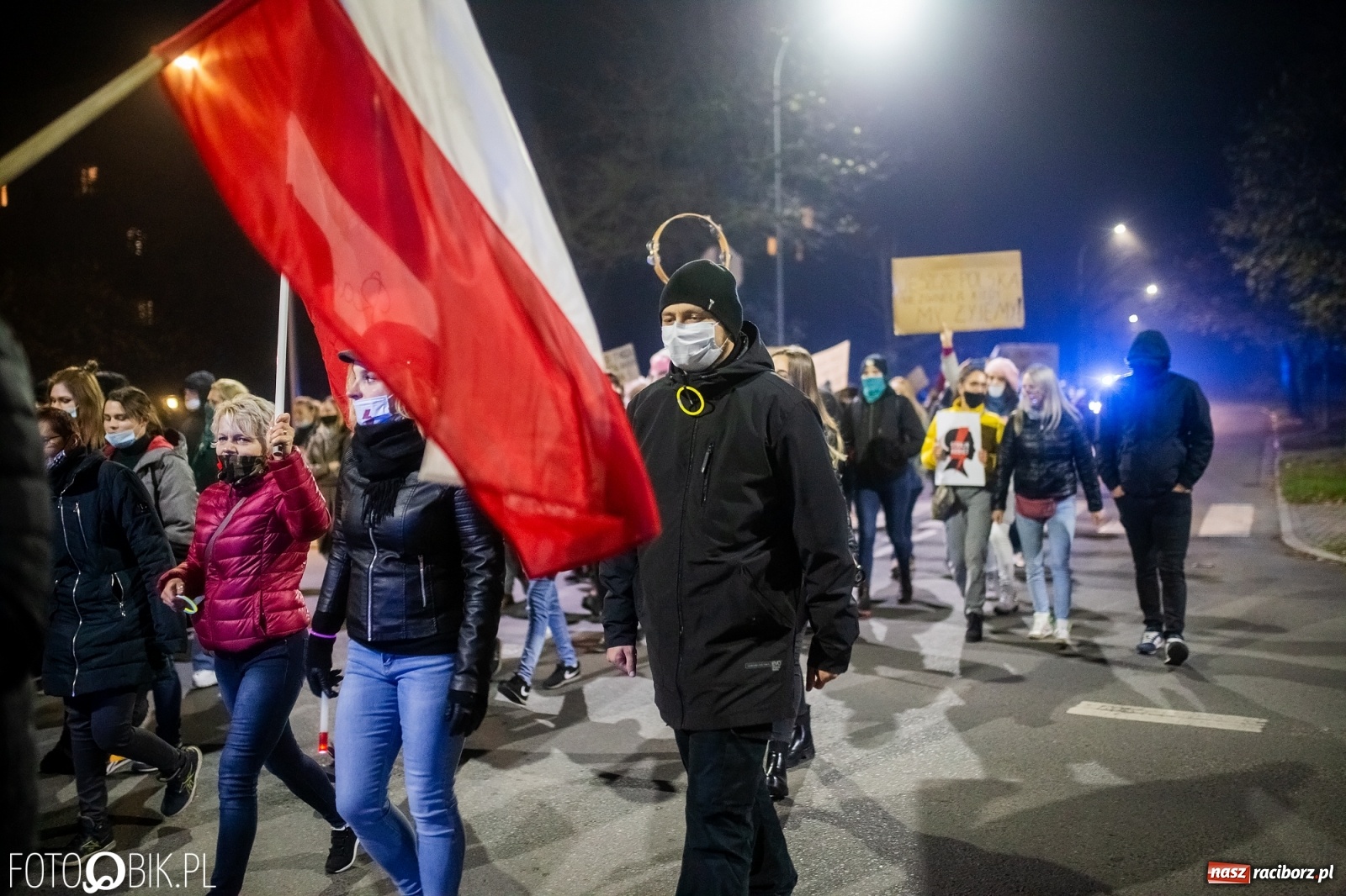 Zdjęcie w galerii na portalu naszraciborz.pl: Kolejny spacer - protest przeszedł ulicami Raciborza [FOTO i WIDEO] wiadomości z regionu