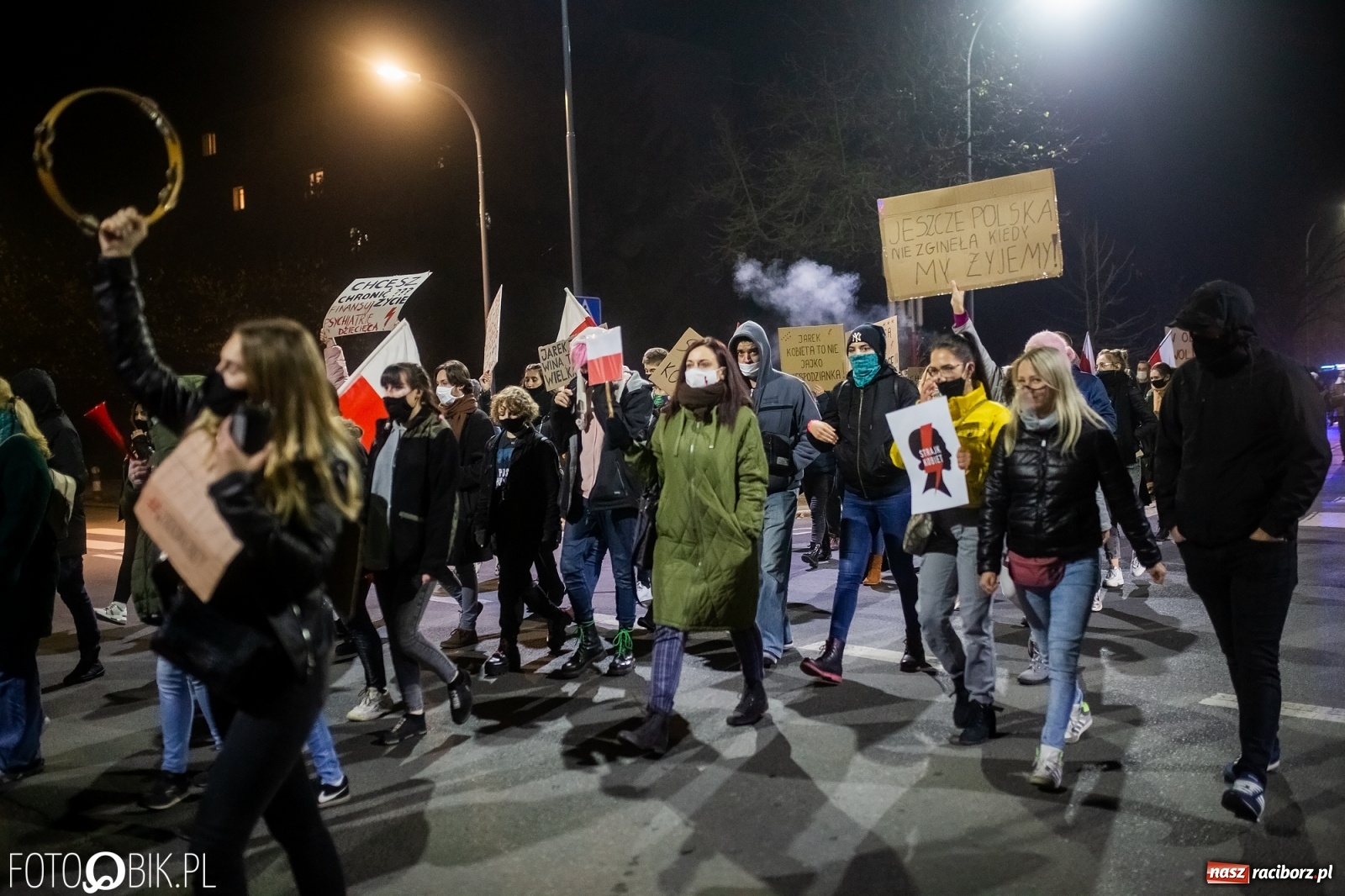 Zdjęcie w galerii na portalu naszraciborz.pl: Kolejny spacer - protest przeszedł ulicami Raciborza [FOTO i WIDEO] wiadomości z regionu