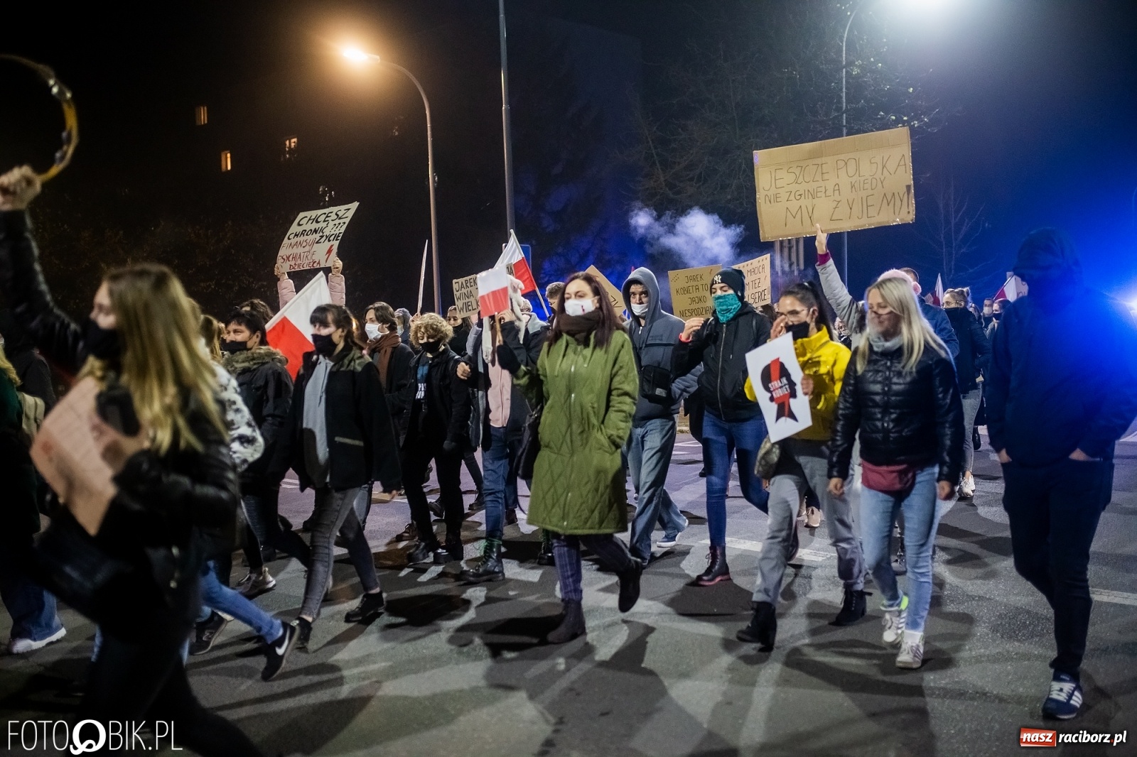 Zdjęcie w galerii na portalu naszraciborz.pl: Kolejny spacer - protest przeszedł ulicami Raciborza [FOTO i WIDEO] wiadomości z regionu