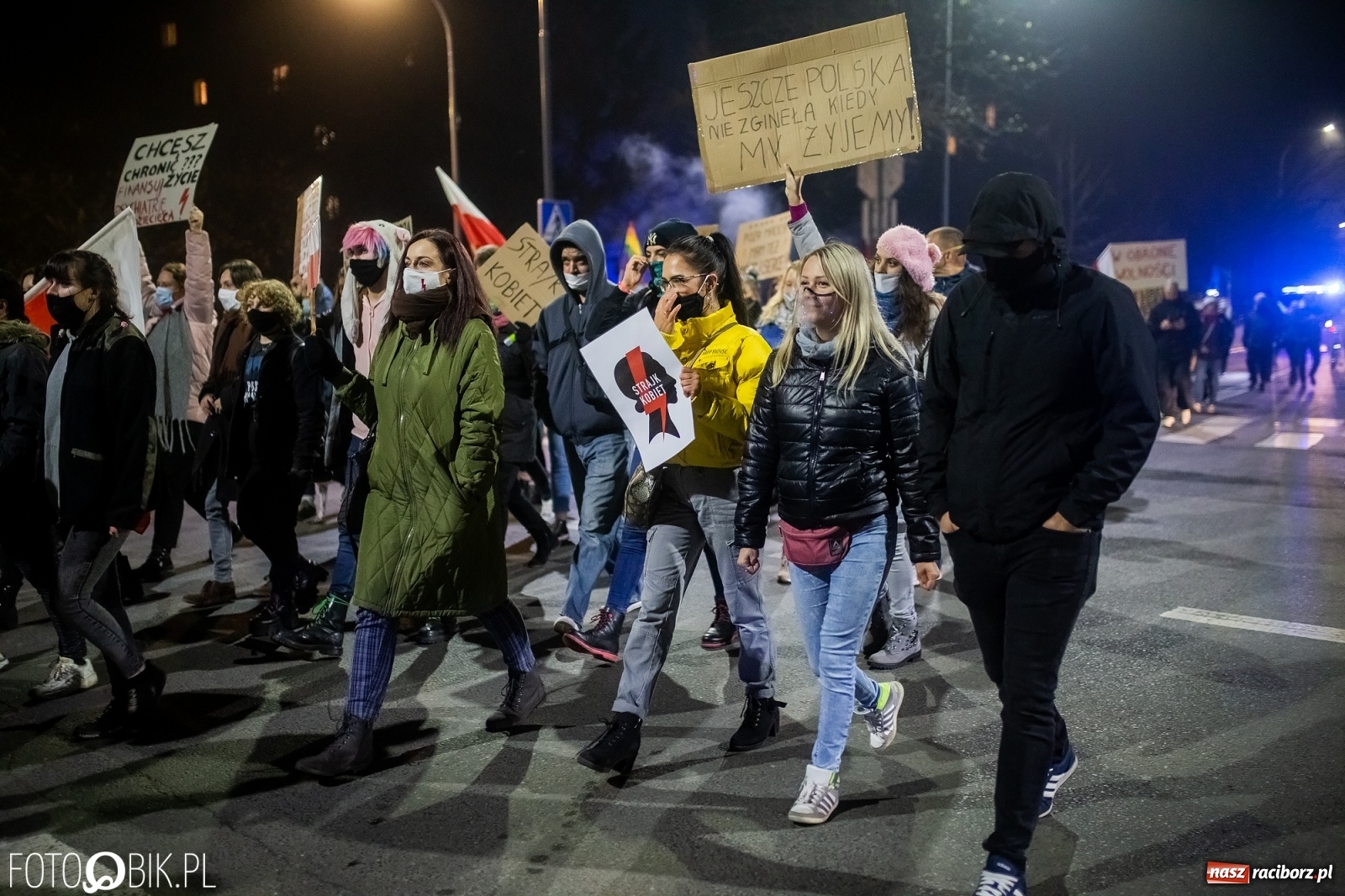 Zdjęcie w galerii na portalu naszraciborz.pl: Kolejny spacer - protest przeszedł ulicami Raciborza [FOTO i WIDEO] wiadomości z regionu