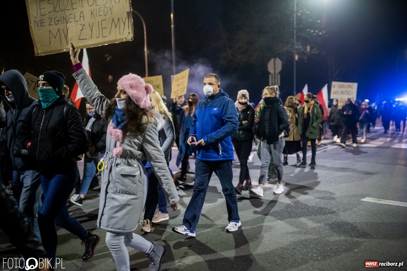 Zdjęcie w galerii na portalu naszraciborz.pl: Kolejny spacer - protest przeszedł ulicami Raciborza [FOTO i WIDEO] wiadomości z regionu