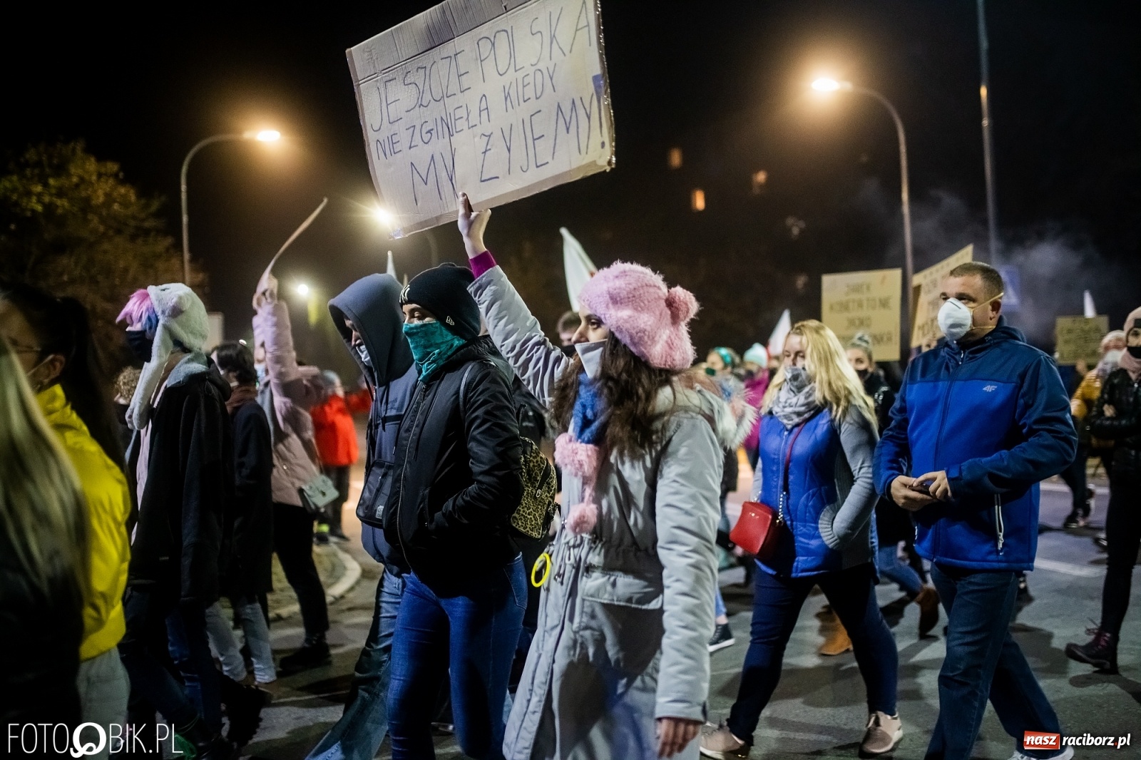 Zdjęcie w galerii na portalu naszraciborz.pl: Kolejny spacer - protest przeszedł ulicami Raciborza [FOTO i WIDEO] wiadomości z regionu