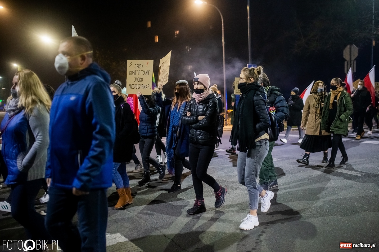 Zdjęcie w galerii na portalu naszraciborz.pl: Kolejny spacer - protest przeszedł ulicami Raciborza [FOTO i WIDEO] wiadomości z regionu