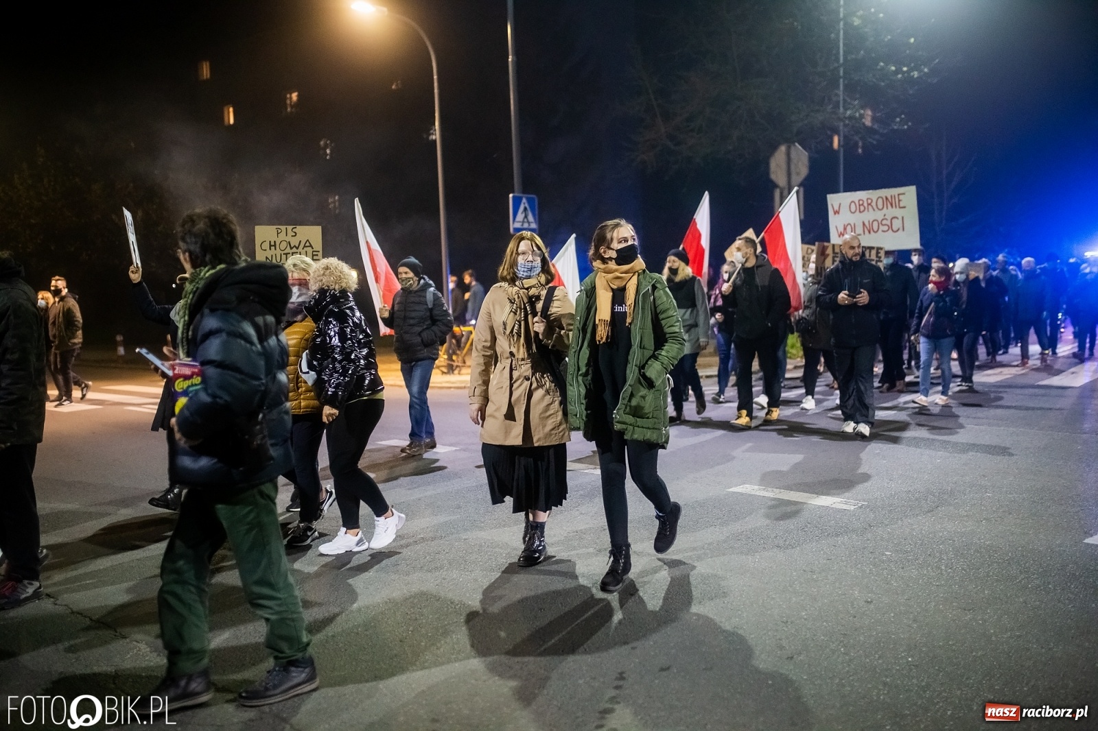 Zdjęcie w galerii na portalu naszraciborz.pl: Kolejny spacer - protest przeszedł ulicami Raciborza [FOTO i WIDEO] wiadomości z regionu