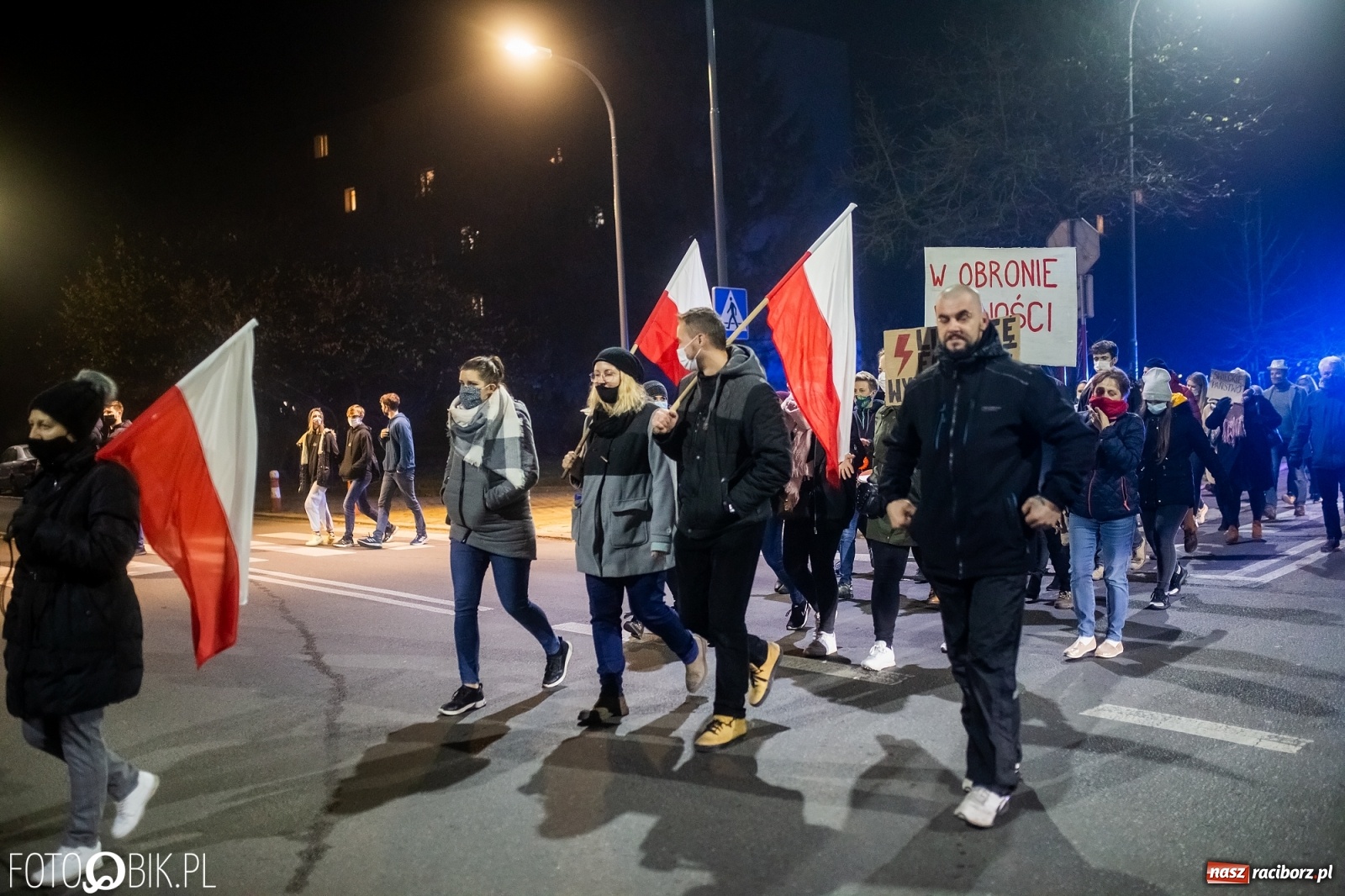 Zdjęcie w galerii na portalu naszraciborz.pl: Kolejny spacer - protest przeszedł ulicami Raciborza [FOTO i WIDEO] wiadomości z regionu