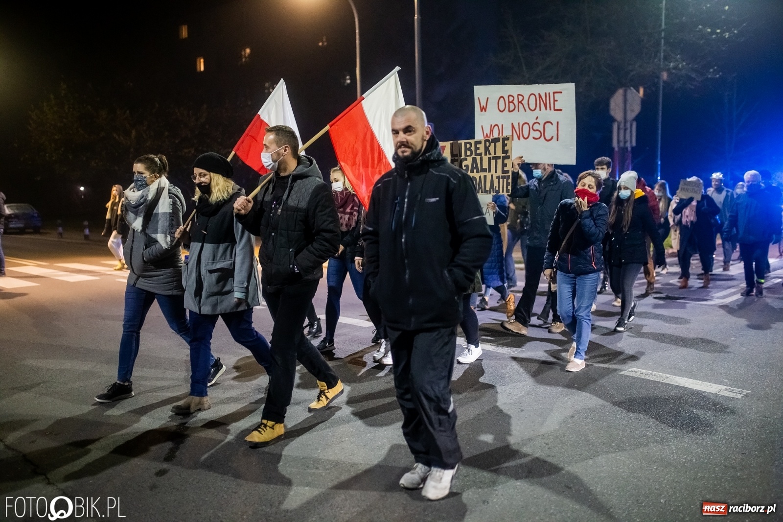 Zdjęcie w galerii na portalu naszraciborz.pl: Kolejny spacer - protest przeszedł ulicami Raciborza [FOTO i WIDEO] wiadomości z regionu