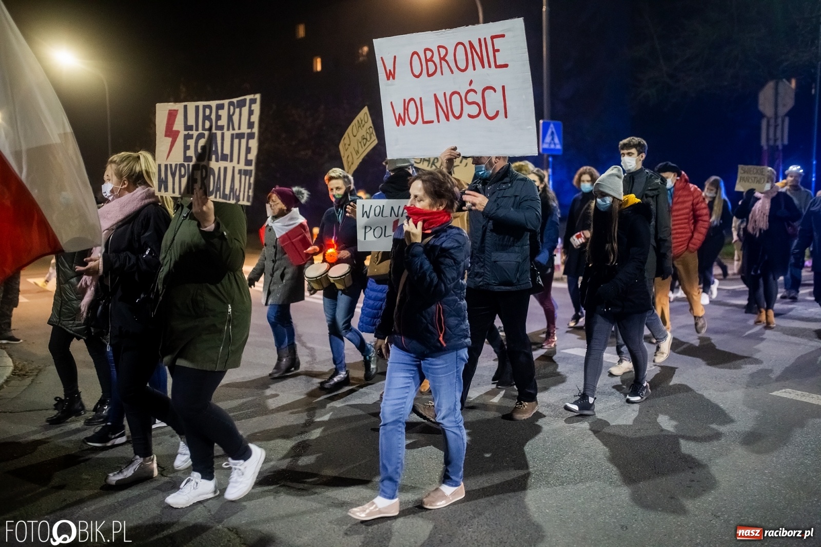 Zdjęcie w galerii na portalu naszraciborz.pl: Kolejny spacer - protest przeszedł ulicami Raciborza [FOTO i WIDEO] wiadomości z regionu