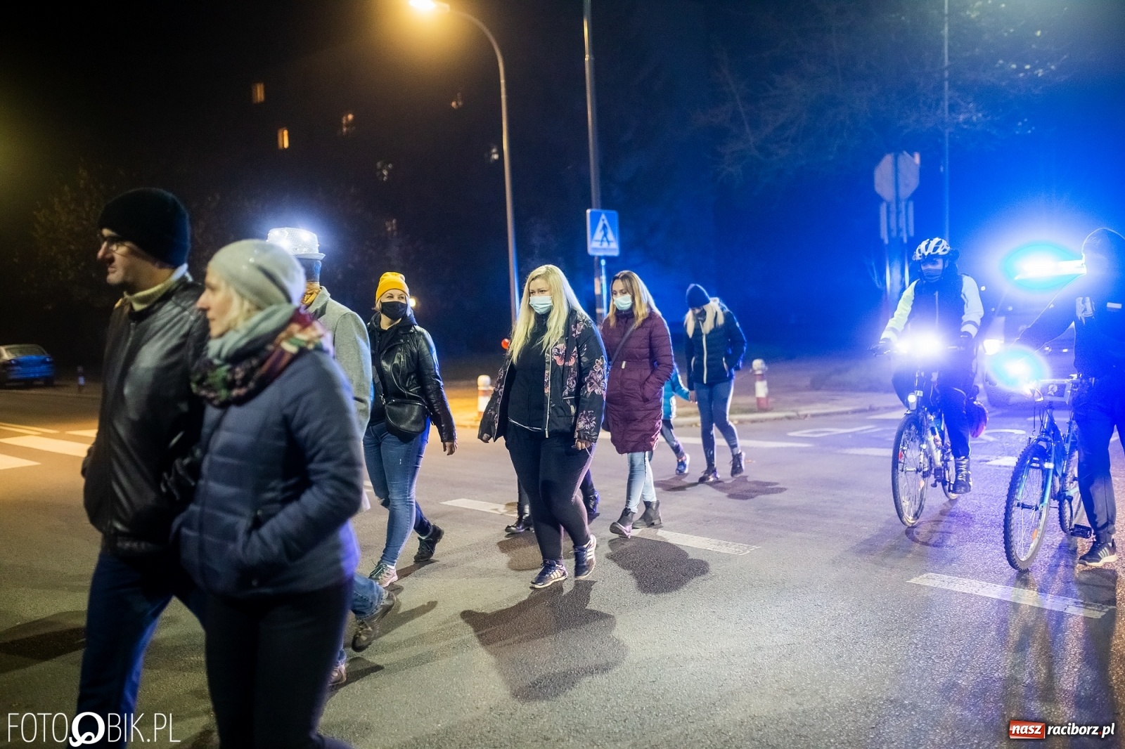 Zdjęcie w galerii na portalu naszraciborz.pl: Kolejny spacer - protest przeszedł ulicami Raciborza [FOTO i WIDEO] wiadomości z regionu