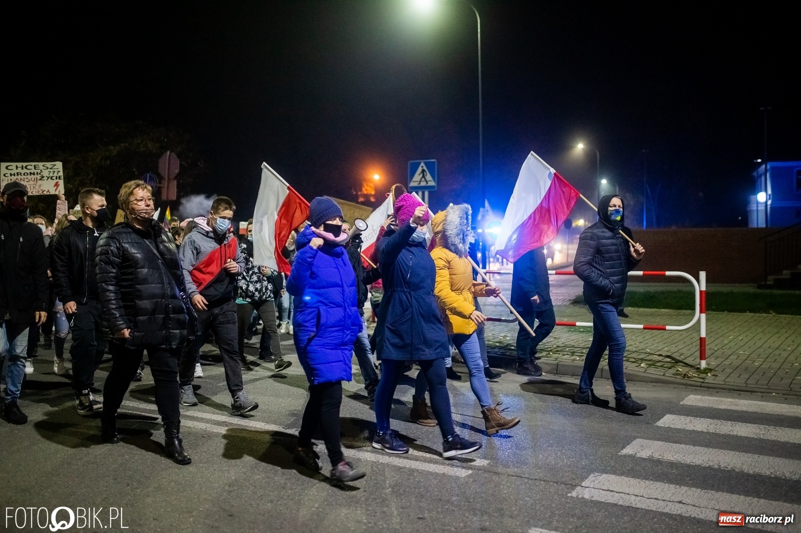 Zdjęcie w galerii na portalu naszraciborz.pl: Kolejny spacer - protest przeszedł ulicami Raciborza [FOTO i WIDEO] wiadomości z regionu