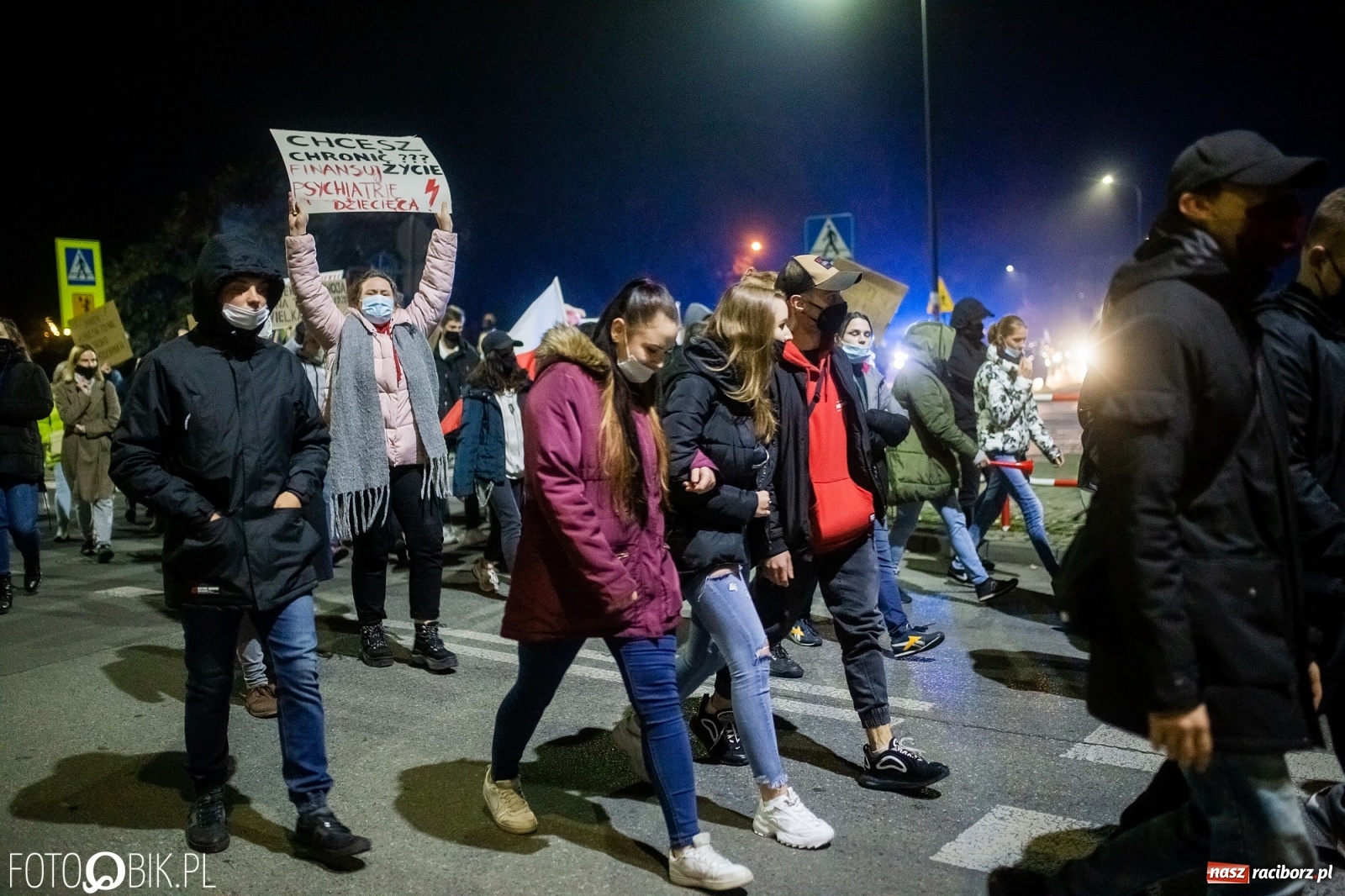 Zdjęcie w galerii na portalu naszraciborz.pl: Kolejny spacer - protest przeszedł ulicami Raciborza [FOTO i WIDEO] wiadomości z regionu