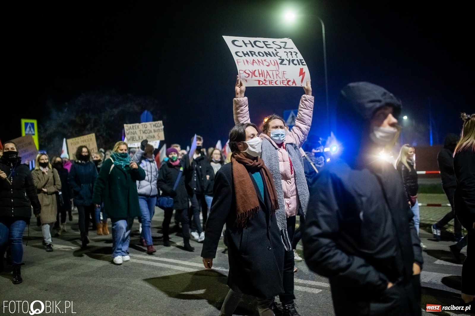 Zdjęcie w galerii na portalu naszraciborz.pl: Kolejny spacer - protest przeszedł ulicami Raciborza [FOTO i WIDEO] wiadomości z regionu