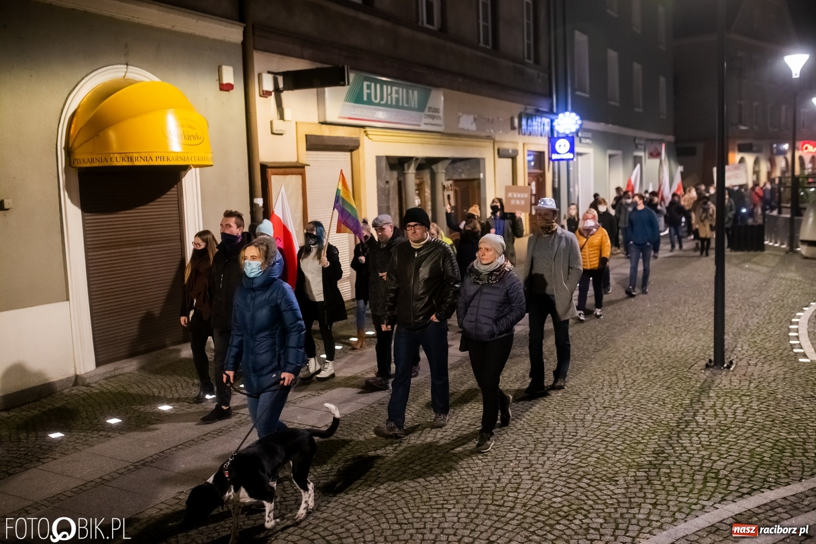 Zdjęcie w galerii na portalu naszraciborz.pl: Kolejny spacer - protest przeszedł ulicami Raciborza [FOTO i WIDEO] wiadomości z regionu