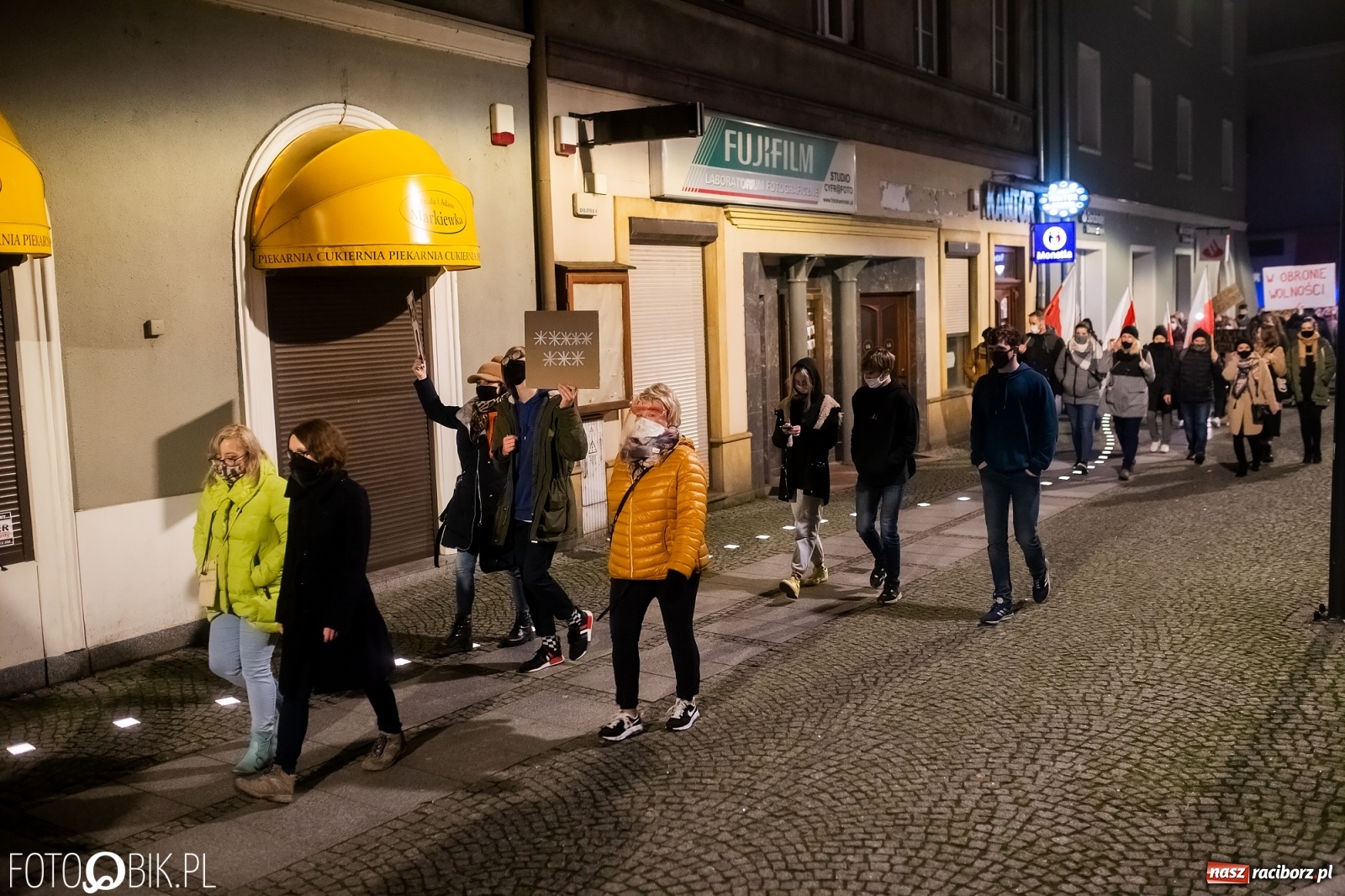 Zdjęcie w galerii na portalu naszraciborz.pl: Kolejny spacer - protest przeszedł ulicami Raciborza [FOTO i WIDEO] wiadomości z regionu