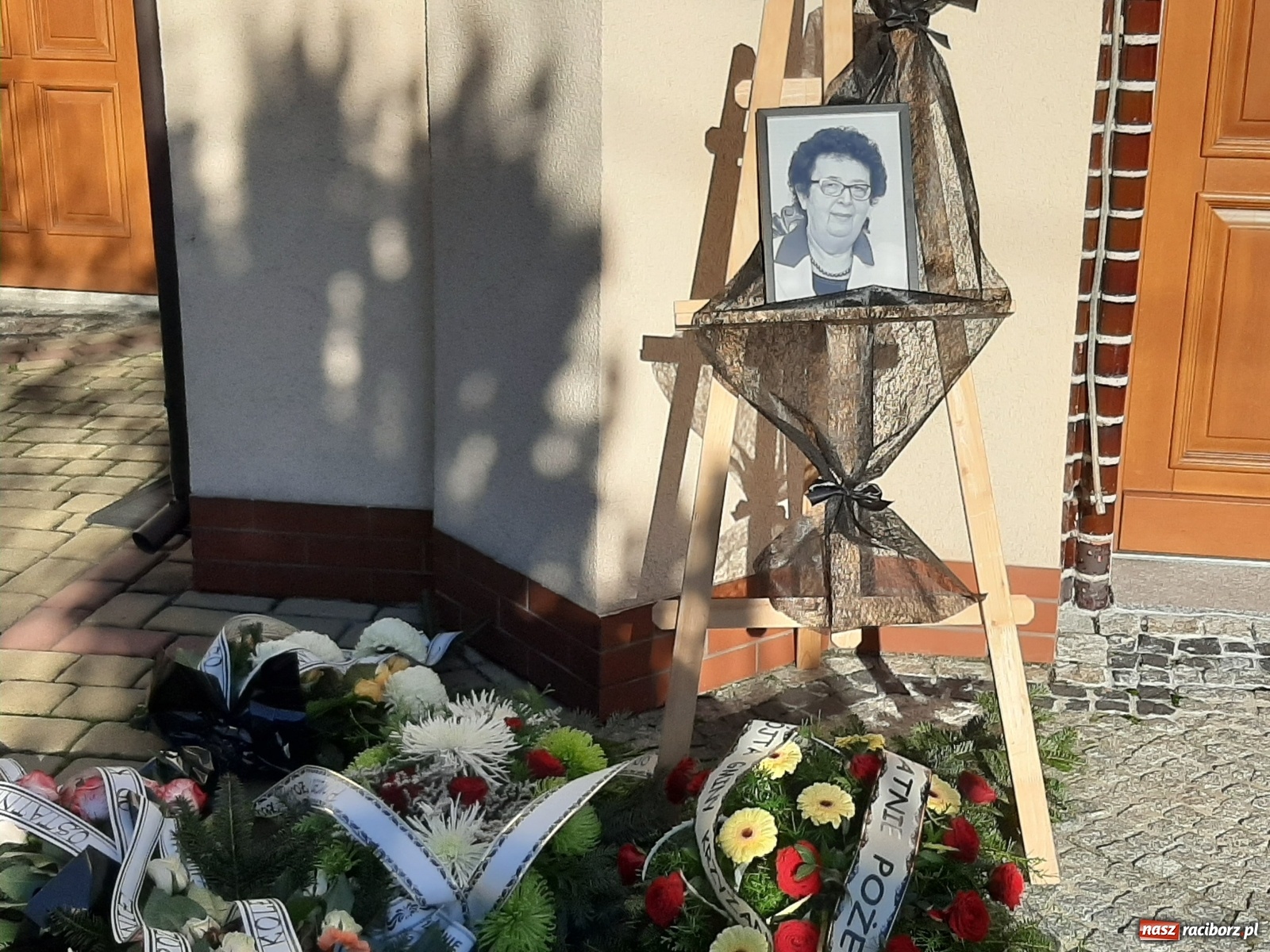 Zdjęcie w galerii na portalu naszraciborz.pl: Ostatnie pożegnanie śp. doktor Marii Wierczek  wiadomości z regionu