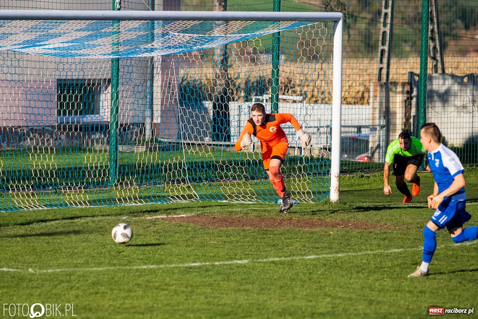 Zdjęcie w galerii na portalu naszraciborz.pl: Klasa okręgowa. Samobój ustawił spotkanie [FOTO] wiadomości z regionu