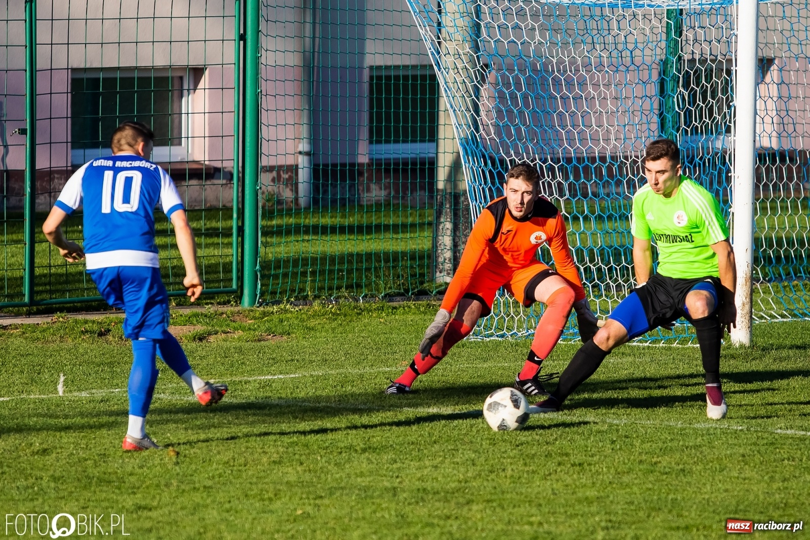 Zdjęcie w galerii na portalu naszraciborz.pl: Klasa okręgowa. Samobój ustawił spotkanie [FOTO] wiadomości z regionu