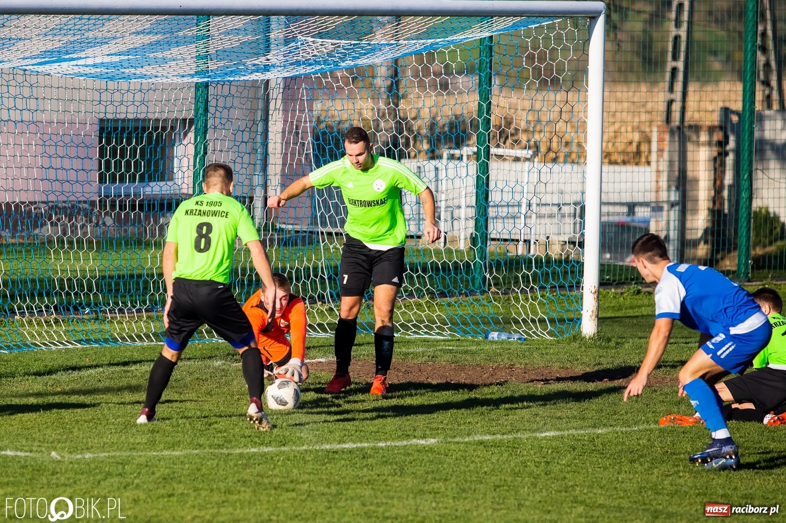 Zdjęcie w galerii na portalu naszraciborz.pl: Klasa okręgowa. Samobój ustawił spotkanie [FOTO] wiadomości z regionu