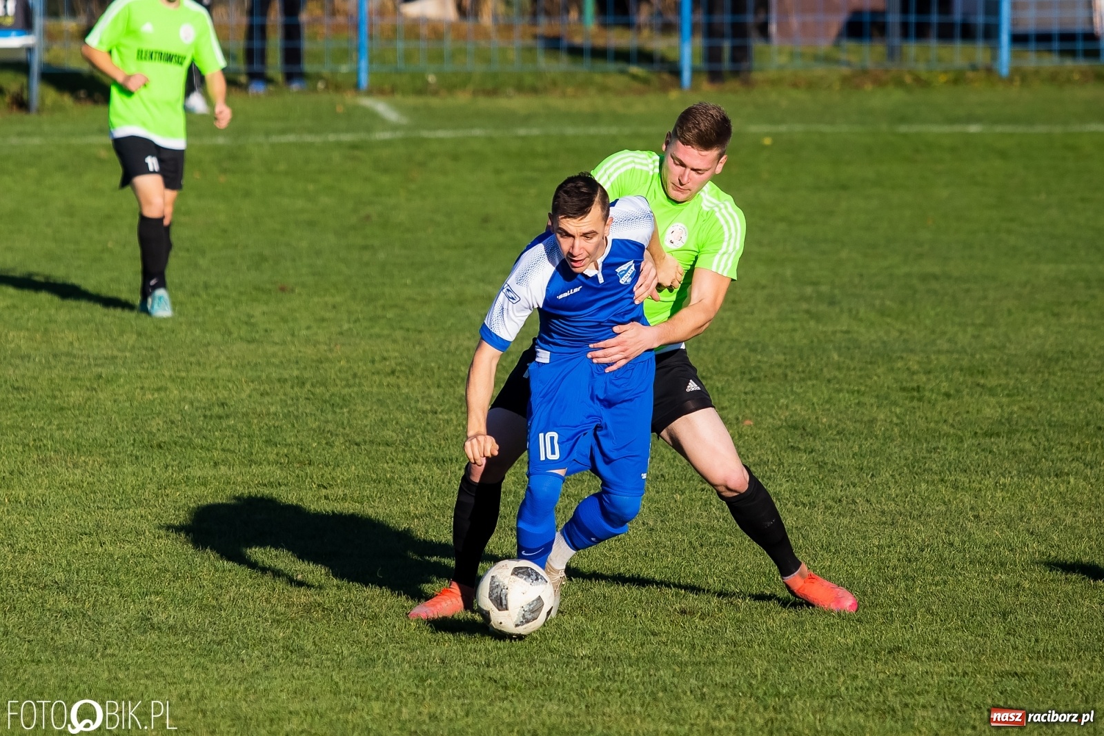 Zdjęcie w galerii na portalu naszraciborz.pl: Klasa okręgowa. Samobój ustawił spotkanie [FOTO] wiadomości z regionu