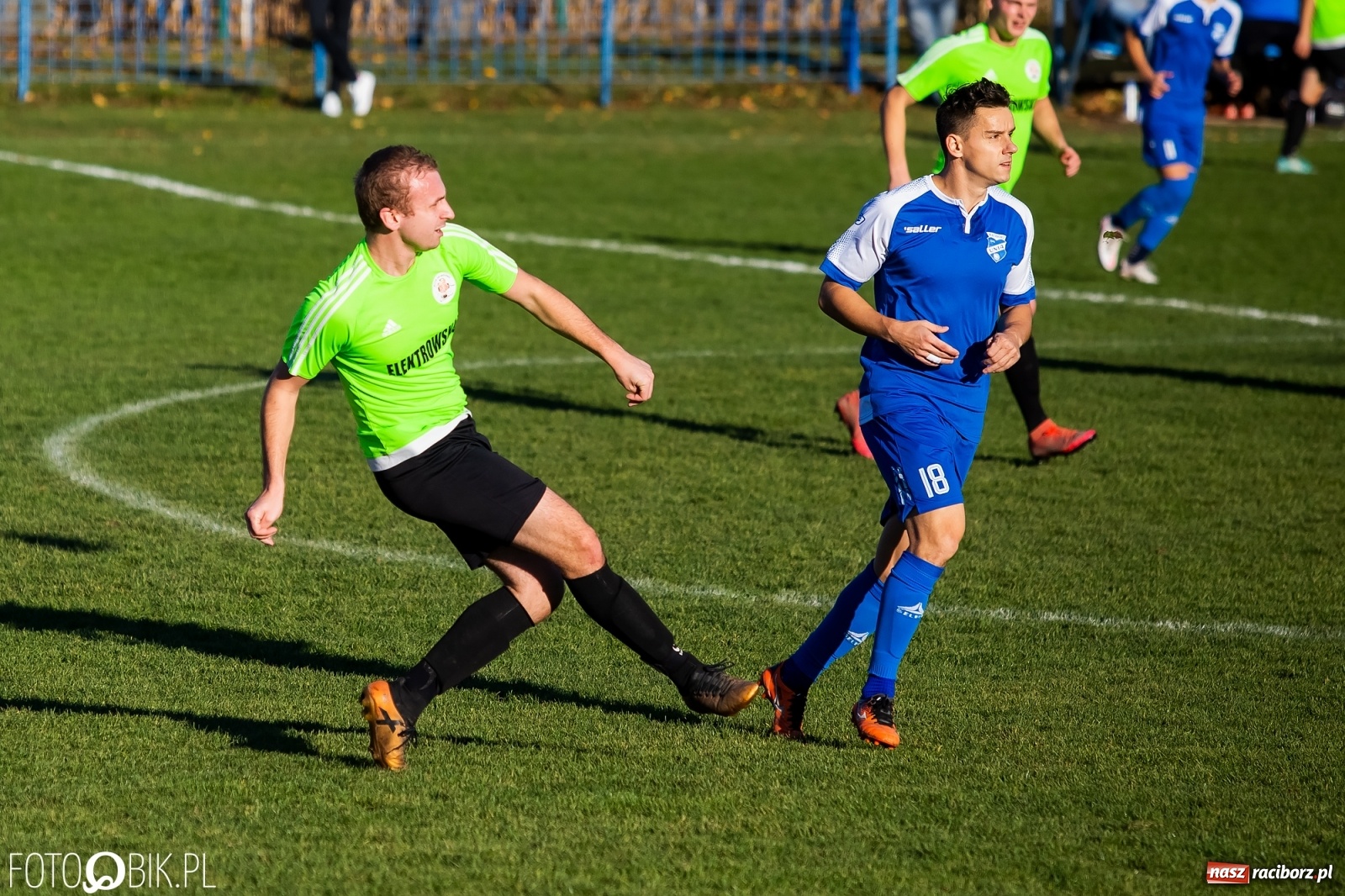 Zdjęcie w galerii na portalu naszraciborz.pl: Klasa okręgowa. Samobój ustawił spotkanie [FOTO] wiadomości z regionu