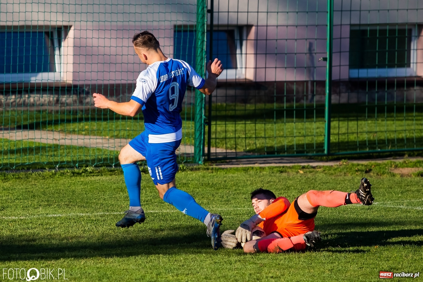 Zdjęcie w galerii na portalu naszraciborz.pl: Klasa okręgowa. Samobój ustawił spotkanie [FOTO] wiadomości z regionu