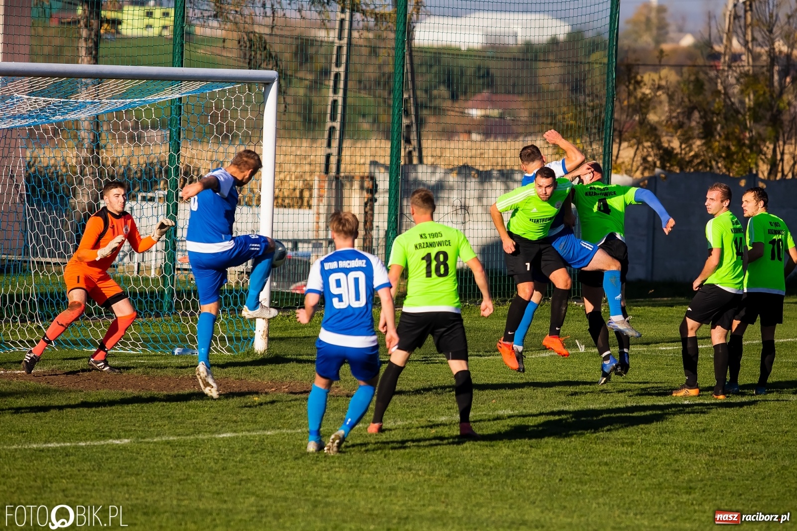 Zdjęcie w galerii na portalu naszraciborz.pl: Klasa okręgowa. Samobój ustawił spotkanie [FOTO] wiadomości z regionu