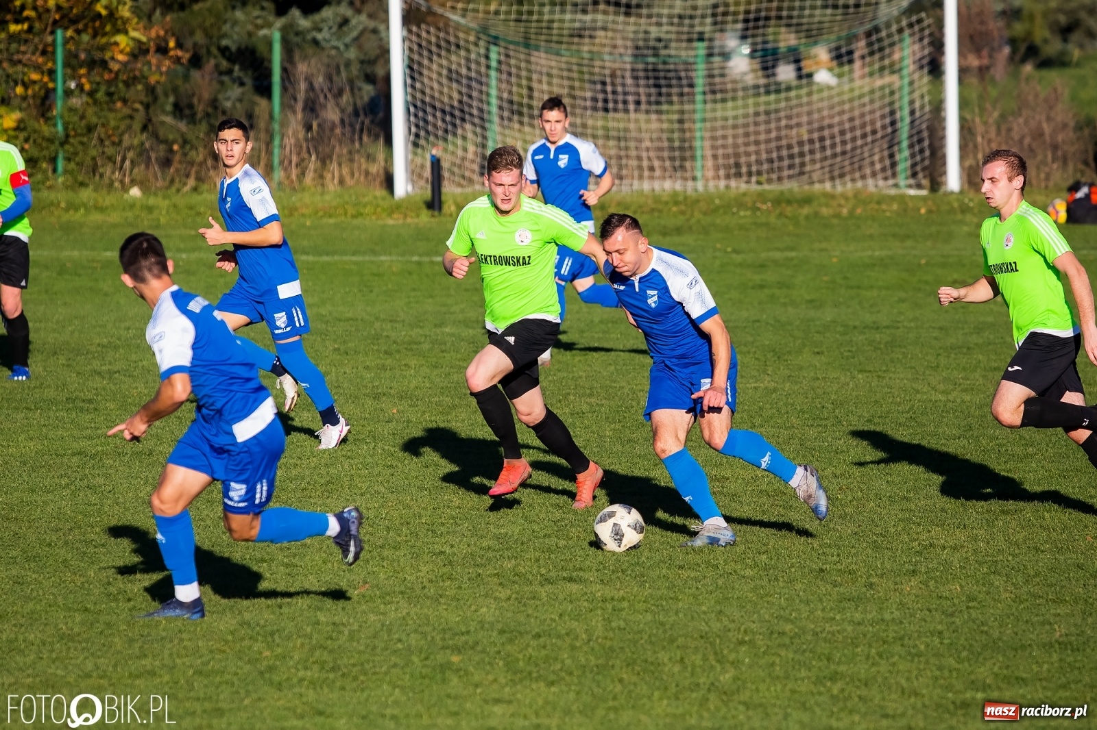 Zdjęcie w galerii na portalu naszraciborz.pl: Klasa okręgowa. Samobój ustawił spotkanie [FOTO] wiadomości z regionu