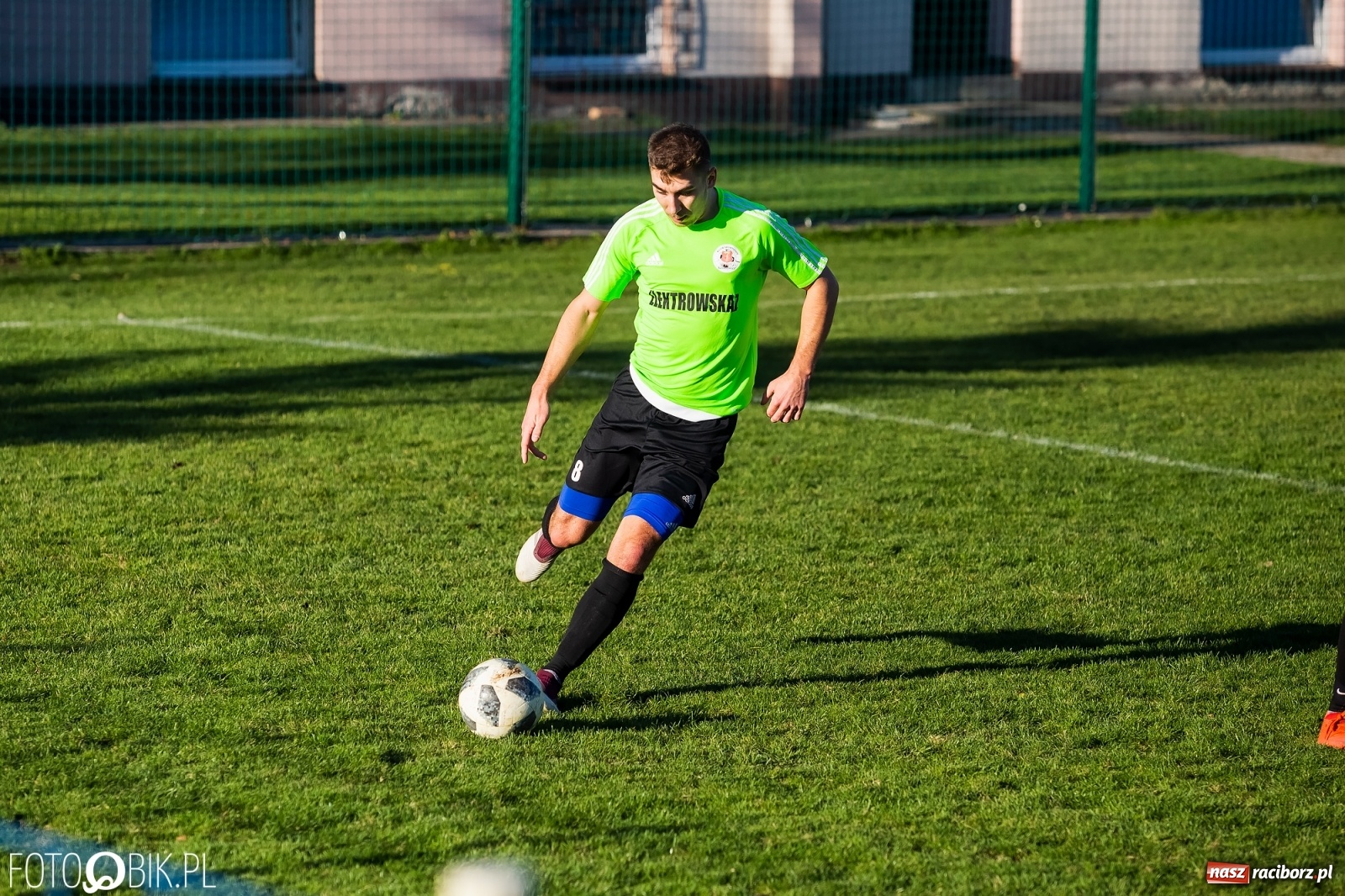 Zdjęcie w galerii na portalu naszraciborz.pl: Klasa okręgowa. Samobój ustawił spotkanie [FOTO] wiadomości z regionu