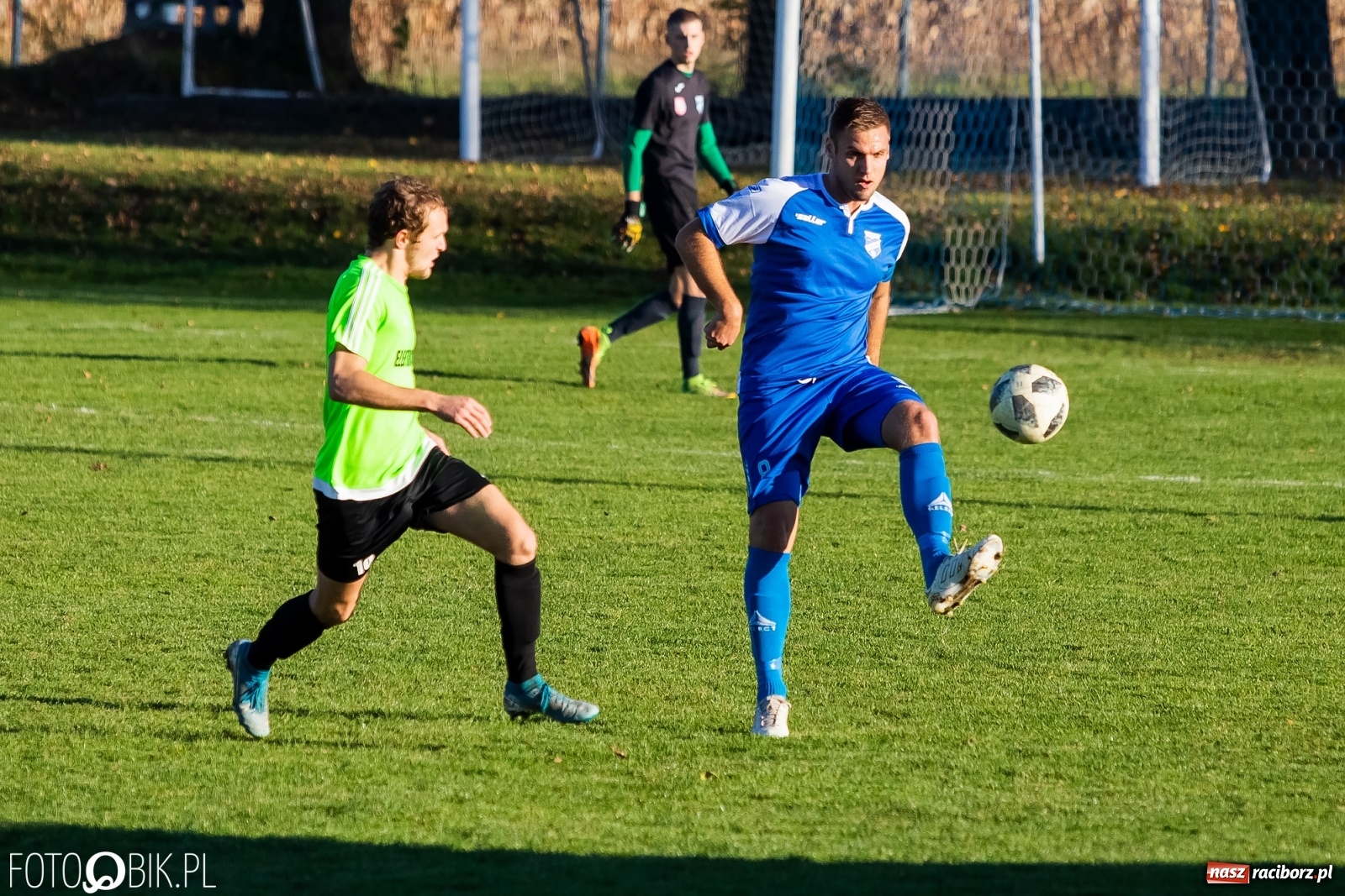 Zdjęcie w galerii na portalu naszraciborz.pl: Klasa okręgowa. Samobój ustawił spotkanie [FOTO] wiadomości z regionu