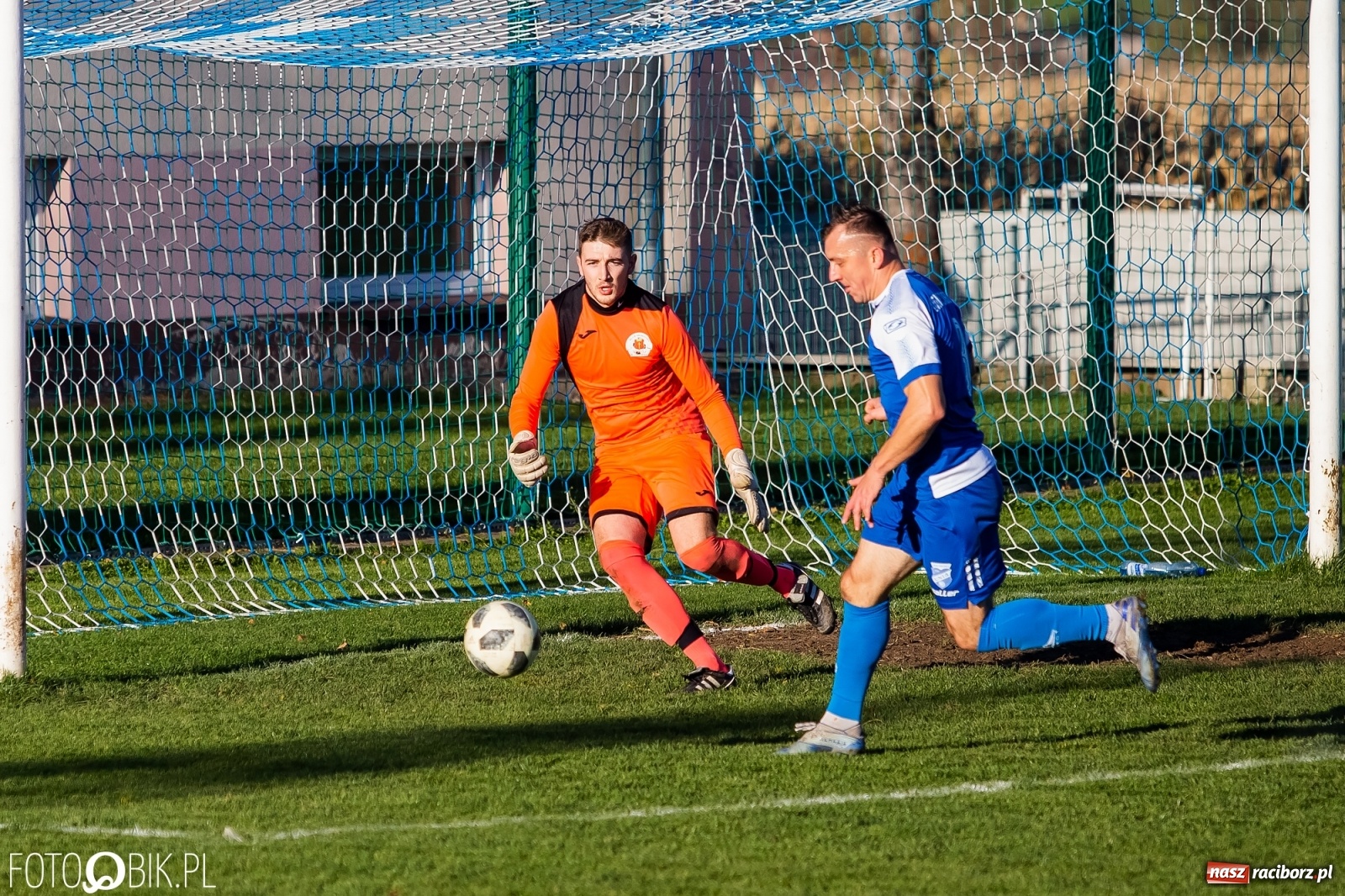 Zdjęcie w galerii na portalu naszraciborz.pl: Klasa okręgowa. Samobój ustawił spotkanie [FOTO] wiadomości z regionu