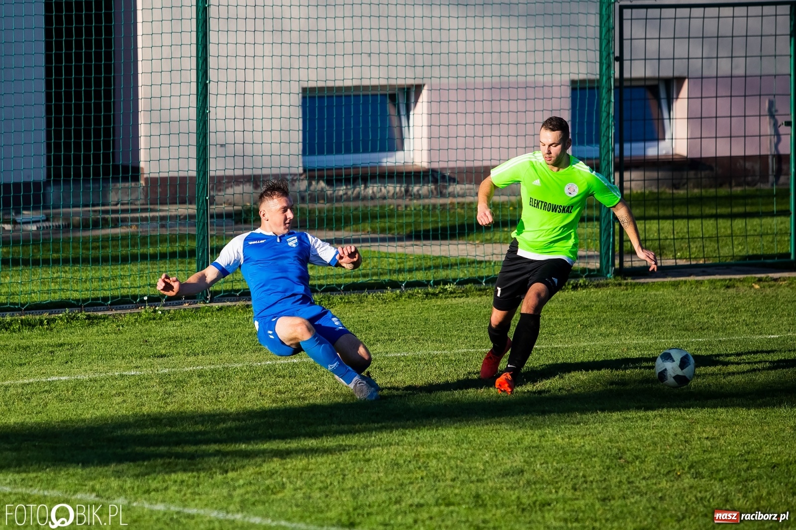 Zdjęcie w galerii na portalu naszraciborz.pl: Klasa okręgowa. Samobój ustawił spotkanie [FOTO] wiadomości z regionu