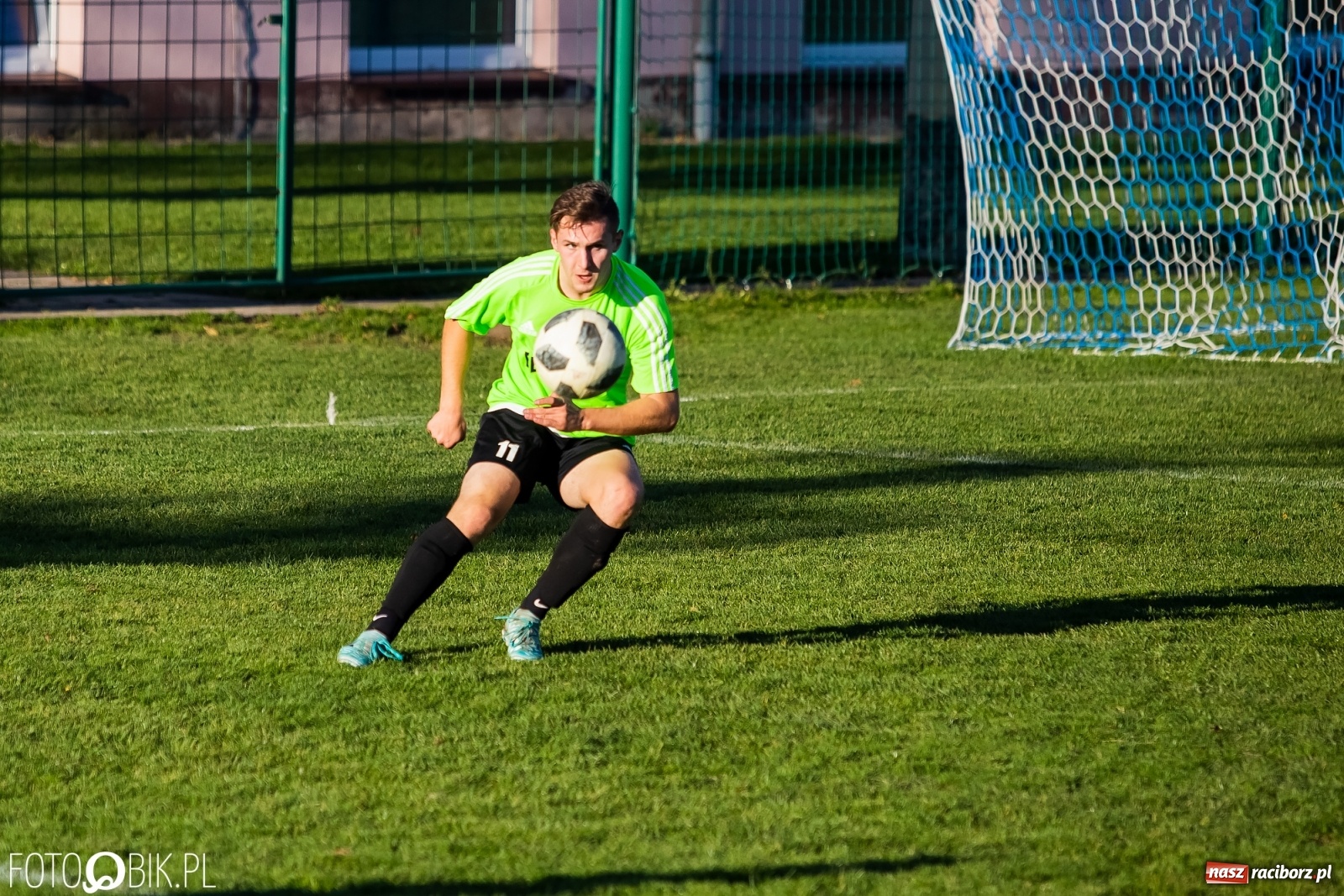 Zdjęcie w galerii na portalu naszraciborz.pl: Klasa okręgowa. Samobój ustawił spotkanie [FOTO] wiadomości z regionu