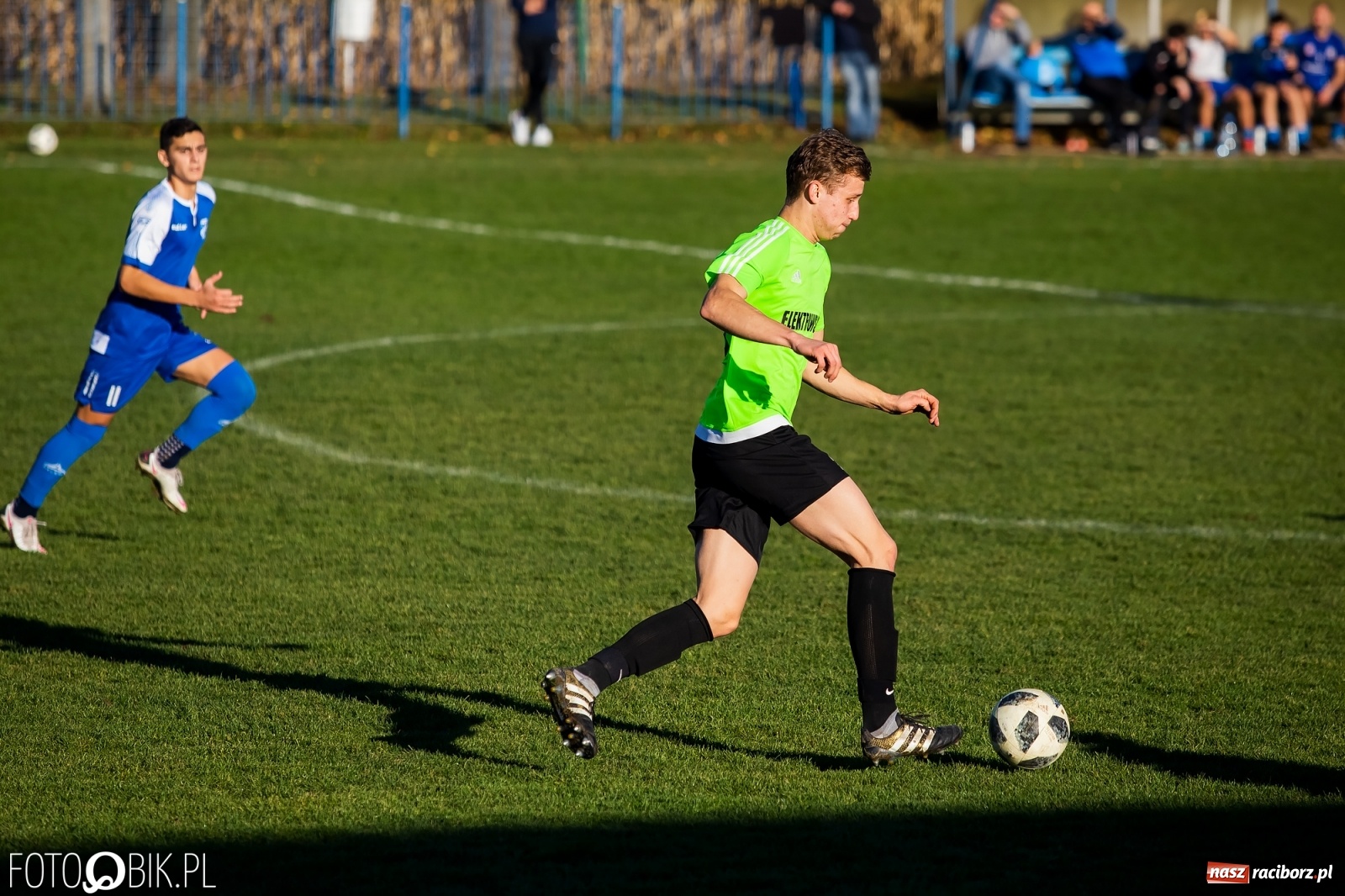 Zdjęcie w galerii na portalu naszraciborz.pl: Klasa okręgowa. Samobój ustawił spotkanie [FOTO] wiadomości z regionu