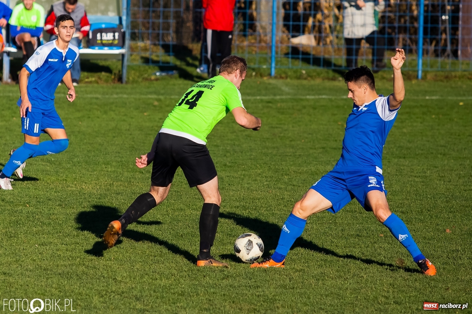 Zdjęcie w galerii na portalu naszraciborz.pl: Klasa okręgowa. Samobój ustawił spotkanie [FOTO] wiadomości z regionu