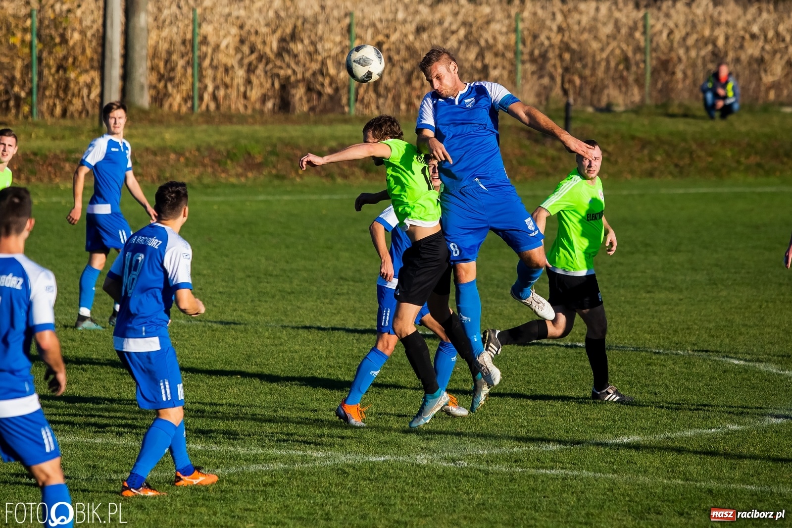 Zdjęcie w galerii na portalu naszraciborz.pl: Klasa okręgowa. Samobój ustawił spotkanie [FOTO] wiadomości z regionu