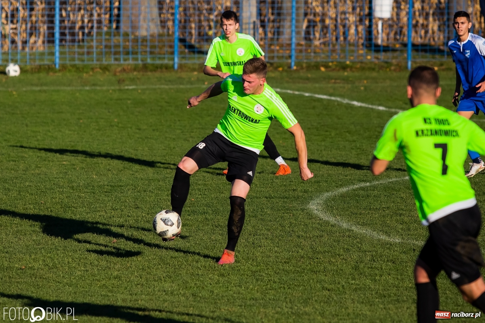Zdjęcie w galerii na portalu naszraciborz.pl: Klasa okręgowa. Samobój ustawił spotkanie [FOTO] wiadomości z regionu
