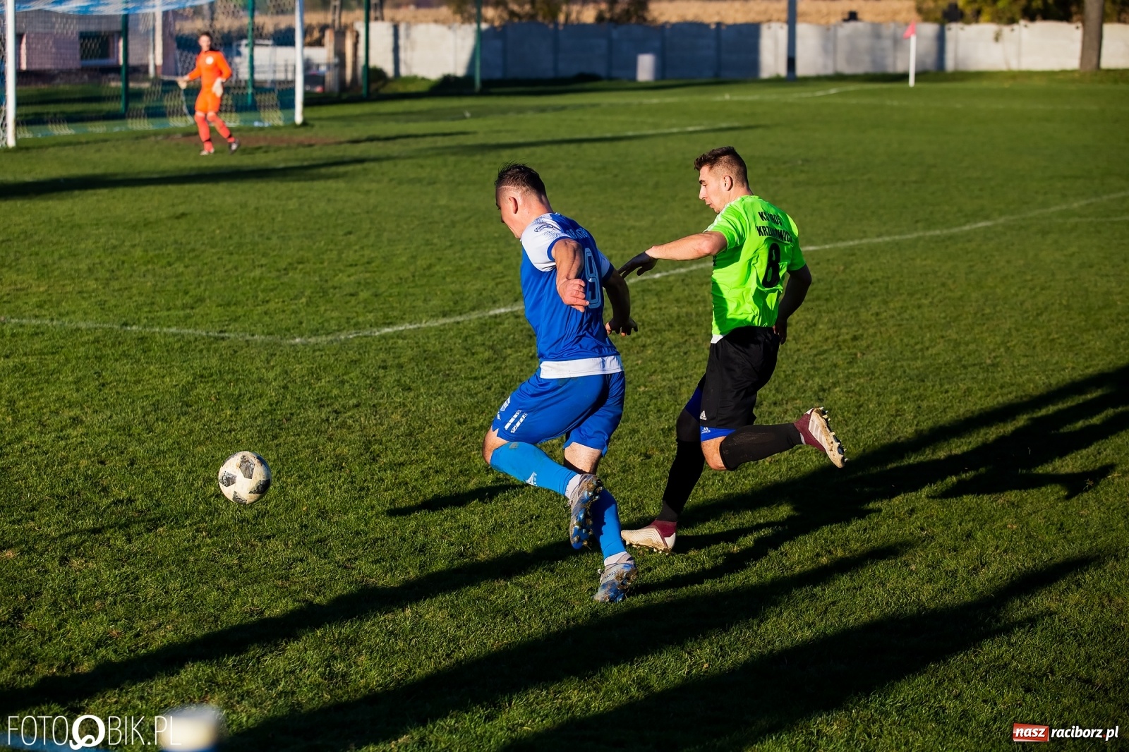 Zdjęcie w galerii na portalu naszraciborz.pl: Klasa okręgowa. Samobój ustawił spotkanie [FOTO] wiadomości z regionu