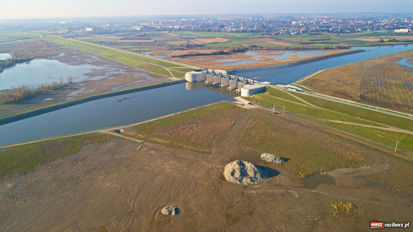 Zdjęcie w galerii na portalu naszraciborz.pl: Zbiornik Racibórz w barwach złotej jesieni [FOTO] wiadomości z regionu