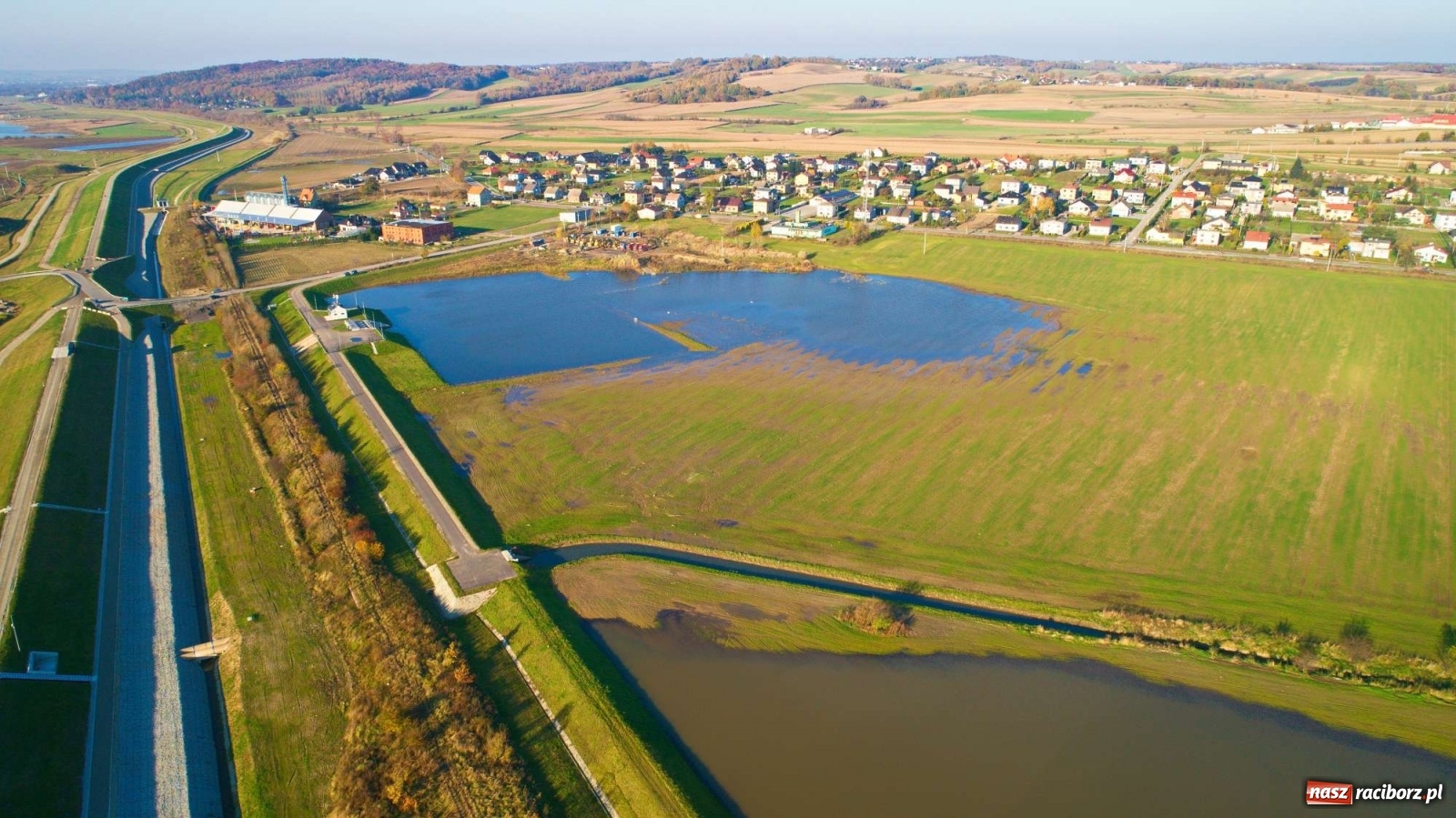 Zdjęcie w galerii na portalu naszraciborz.pl: Zbiornik Racibórz w barwach złotej jesieni [FOTO] wiadomości z regionu