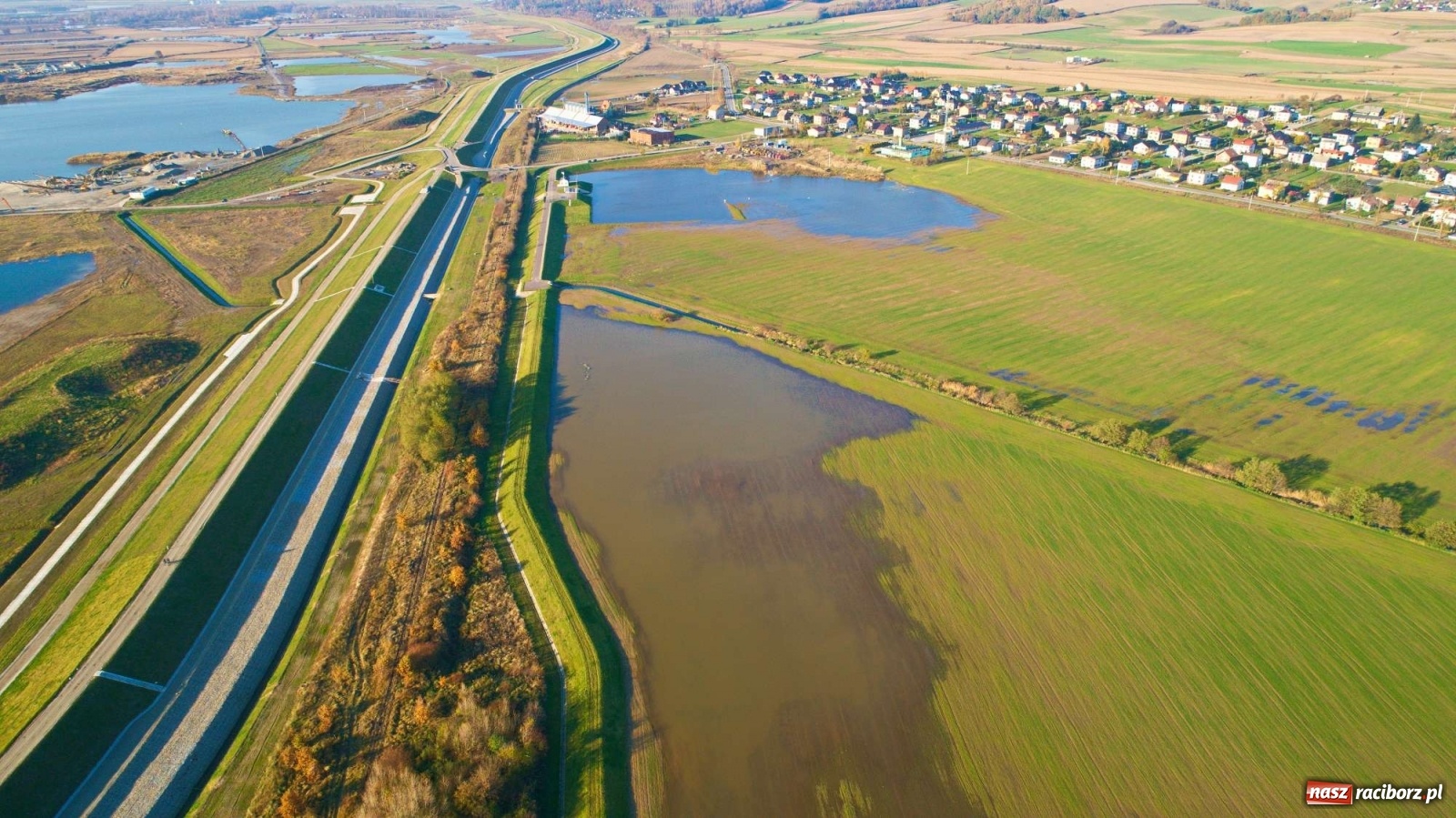 Zdjęcie w galerii na portalu naszraciborz.pl: Zbiornik Racibórz w barwach złotej jesieni [FOTO] wiadomości z regionu