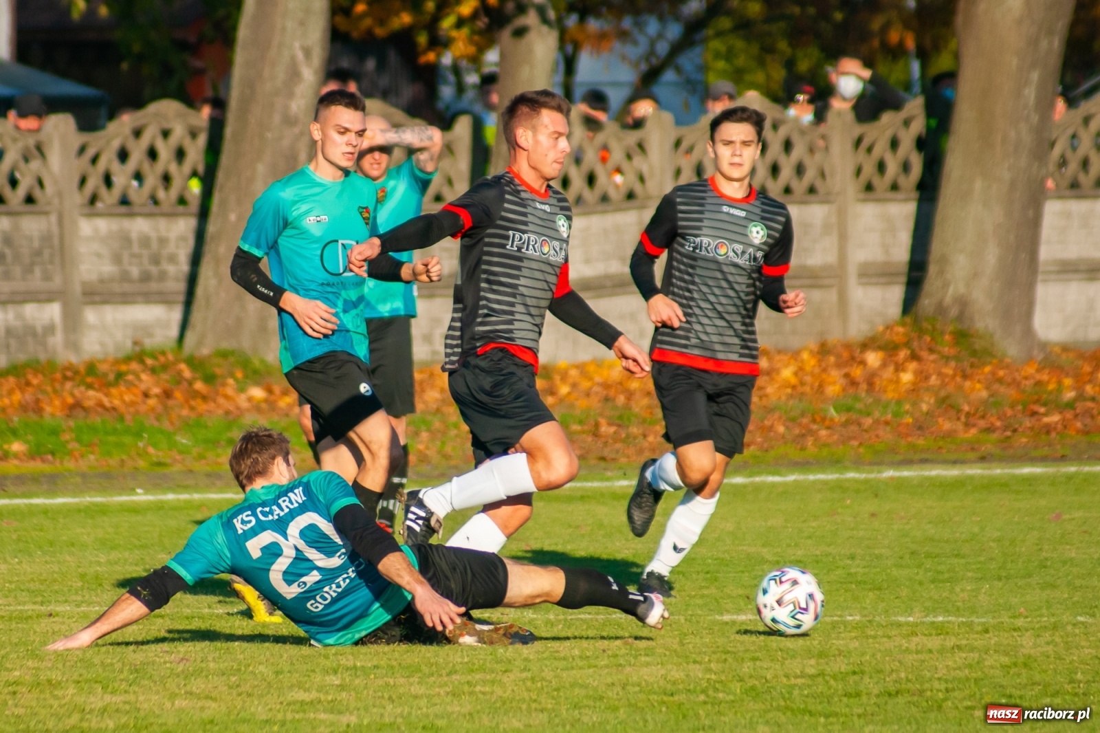 Zdjęcie w galerii na portalu naszraciborz.pl: Klasa okręgowa. Czarni Gorzyce lepsi w hicie kolejki [FOTO] wiadomości z regionu