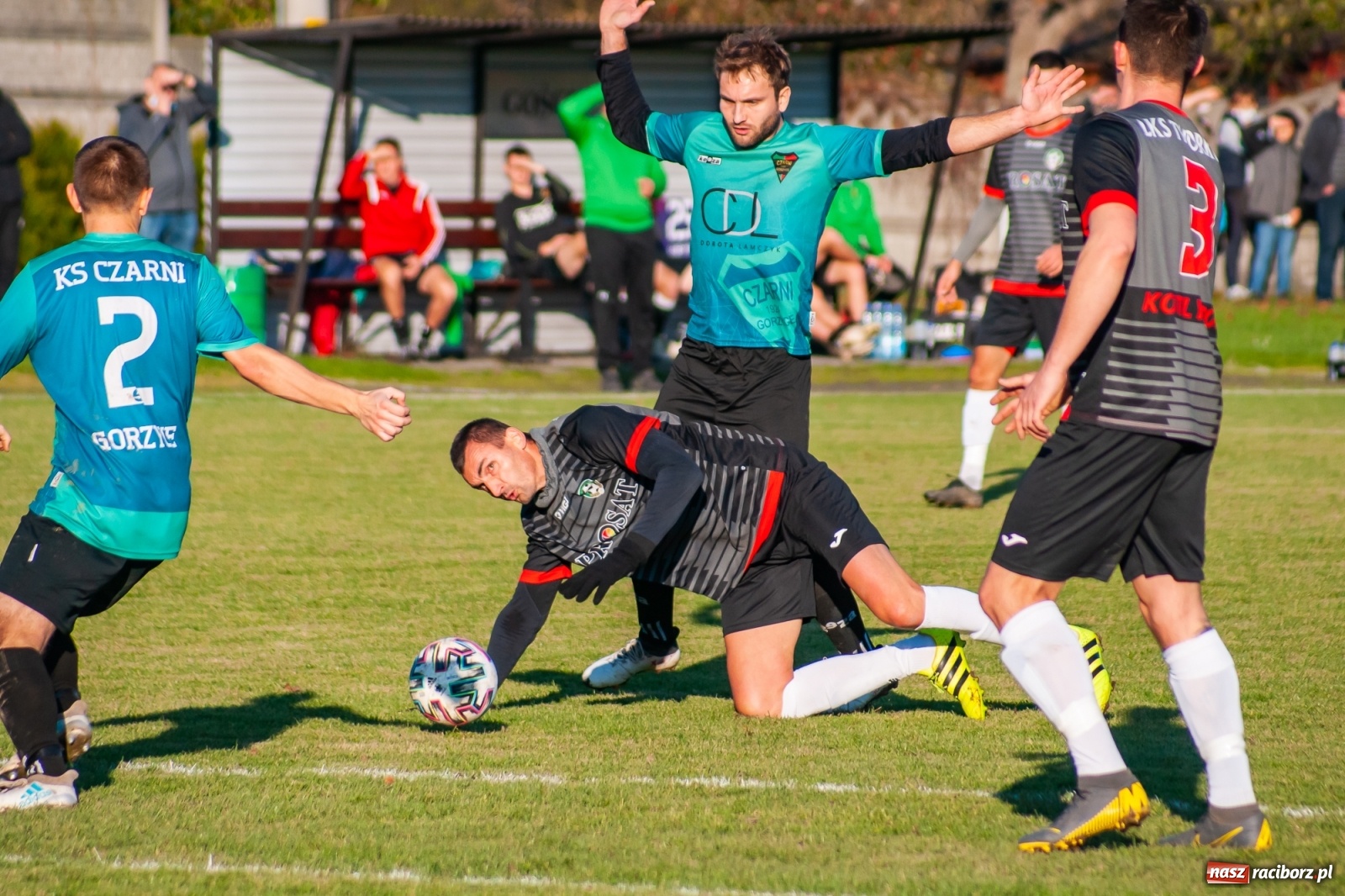 Zdjęcie w galerii na portalu naszraciborz.pl: Klasa okręgowa. Czarni Gorzyce lepsi w hicie kolejki [FOTO] wiadomości z regionu