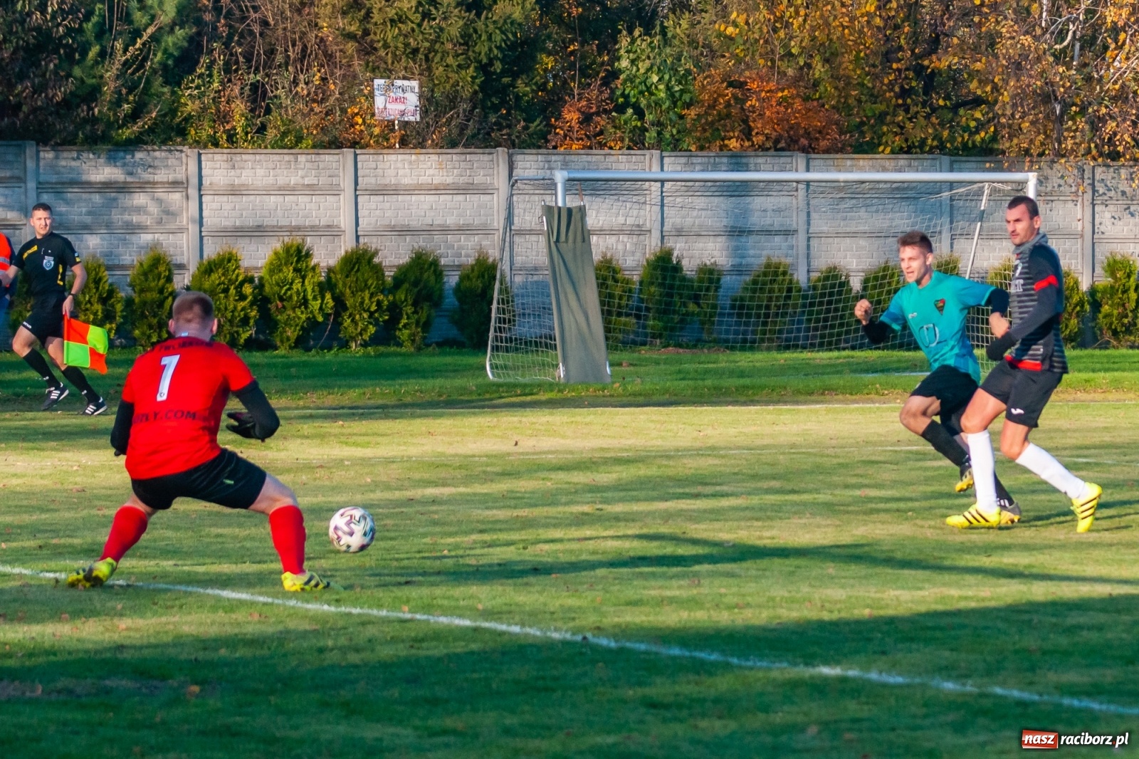 Zdjęcie w galerii na portalu naszraciborz.pl: Klasa okręgowa. Czarni Gorzyce lepsi w hicie kolejki [FOTO] wiadomości z regionu