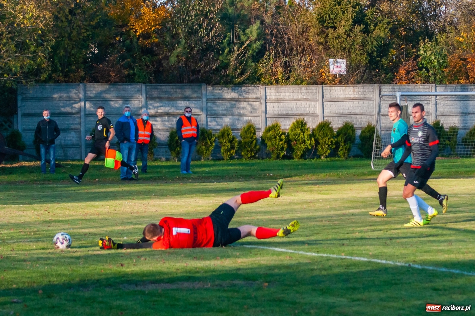 Zdjęcie w galerii na portalu naszraciborz.pl: Klasa okręgowa. Czarni Gorzyce lepsi w hicie kolejki [FOTO] wiadomości z regionu